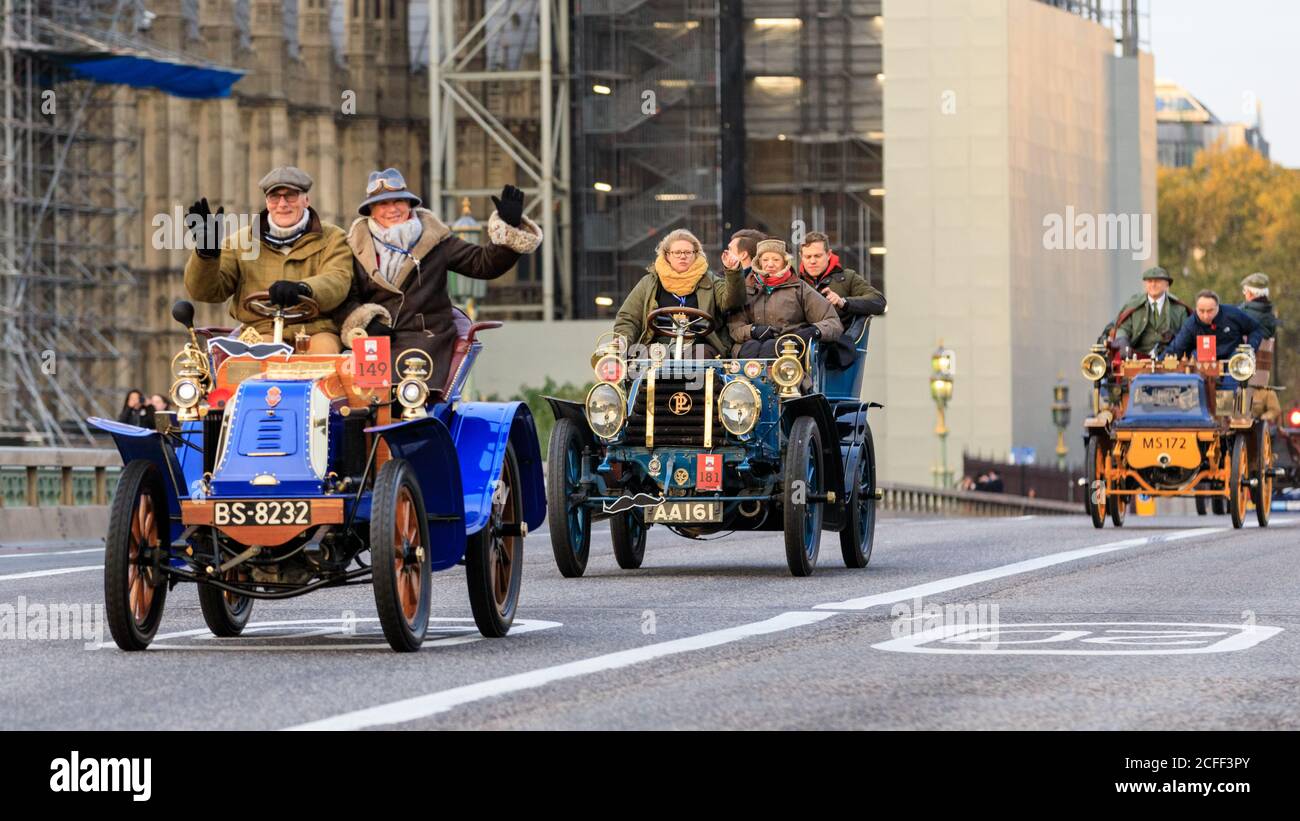 Oldtimer nehmen an Bonhams London to Brighton Veteran Car Run, Westminster, London, England Teil Stockfoto