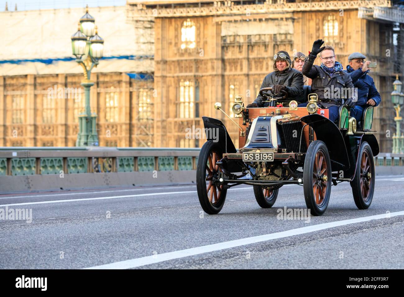 Oldtimer nehmen an Bonhams London to Brighton Veteran Car Run, Westminster, London, England Teil Stockfoto