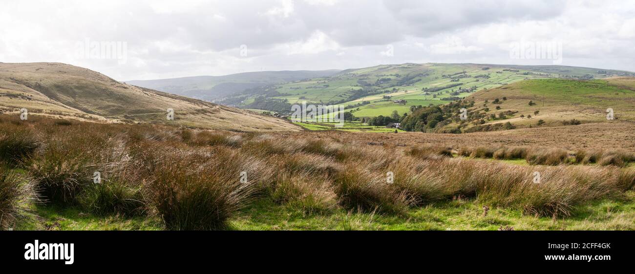 In ganz Großbritannien - „Happy Valley“-Bilder, die auf einem Spaziergang zum Studley Pike Monument auf dem Moorland über der Todmorden & Hebden Bridge in West Yorkshire aufgenommen wurden, Stockfoto