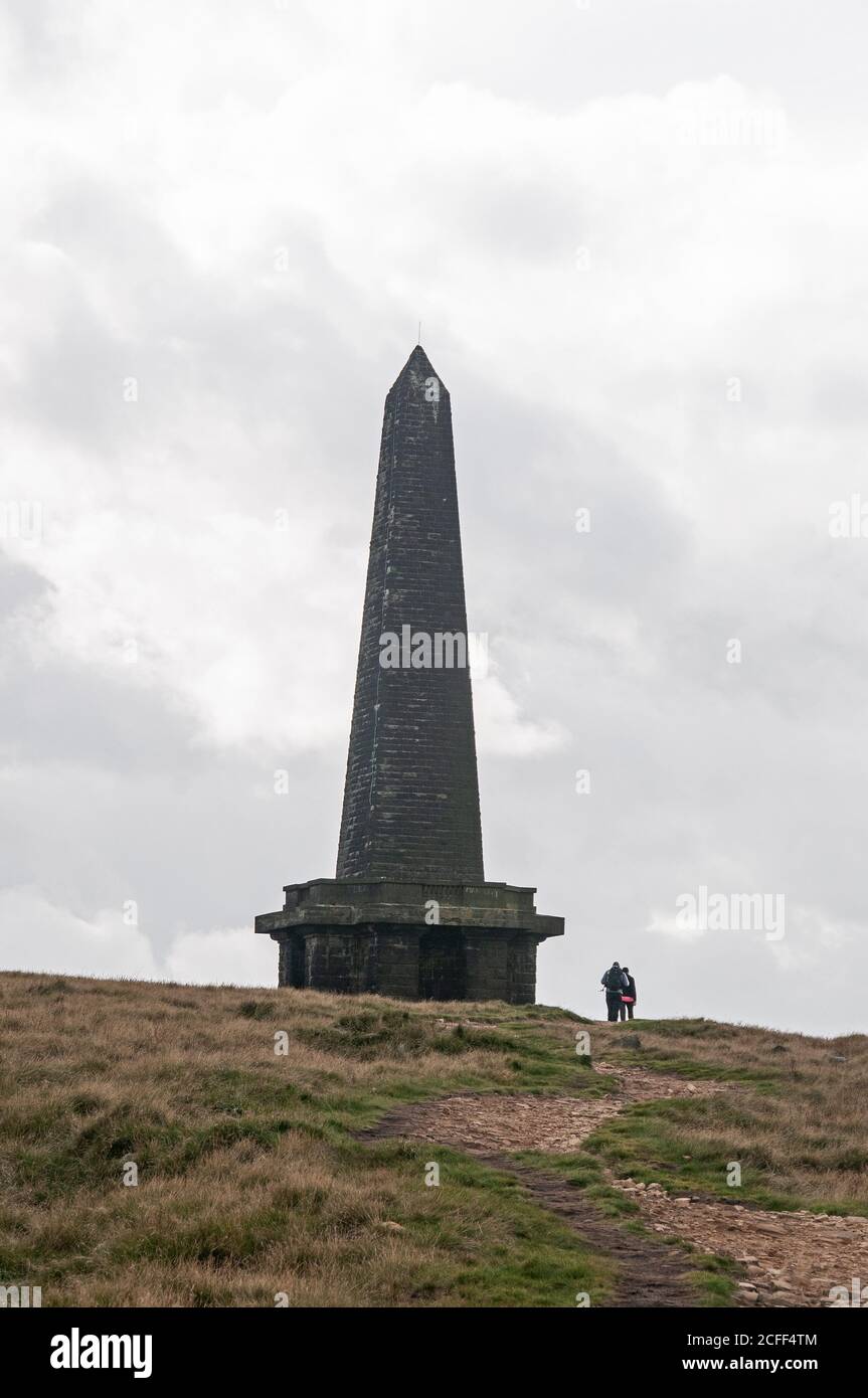 In ganz Großbritannien - „Happy Valley“ Studley Pike Monument. Bilder, die auf einem Spaziergang über der Todmorden & Hebden Bridge in West Yorkshire, Großbritannien, aufgenommen wurden Stockfoto