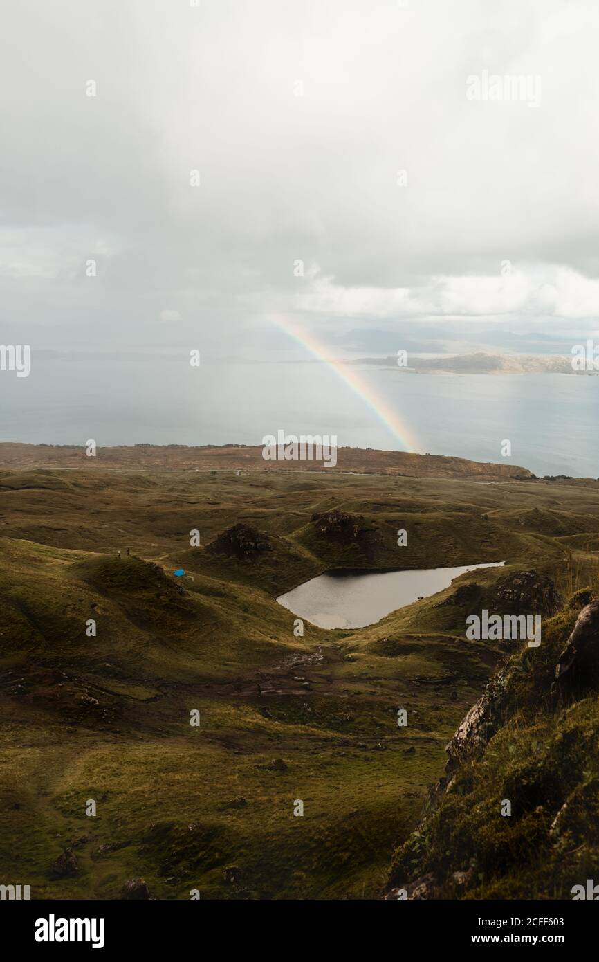 Wunderschöne Landschaft von Hochland unter üppigen dramatischen Wolken Stockfoto
