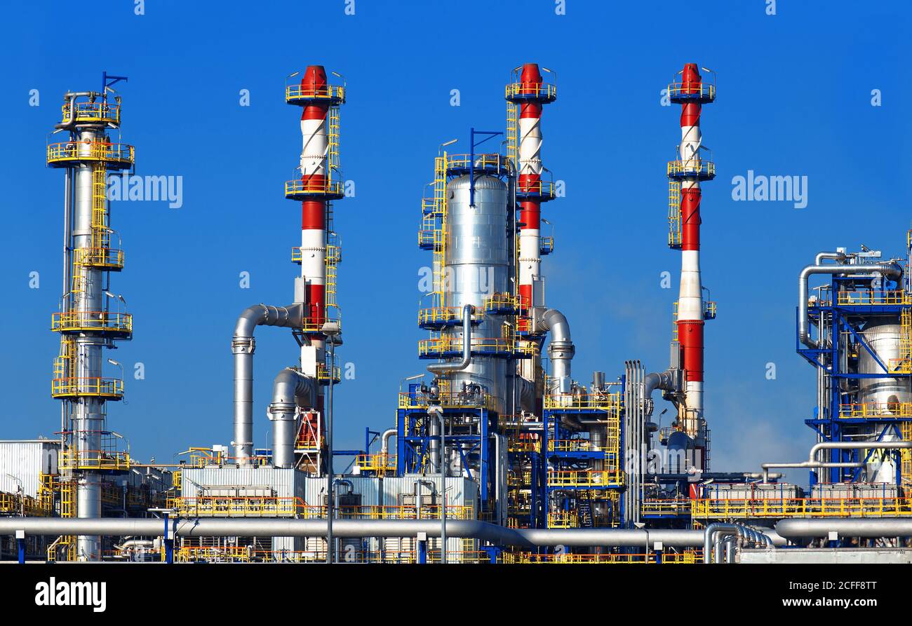 Petrochemische Anlage, Ölraffinerie Fabrik Stockfoto