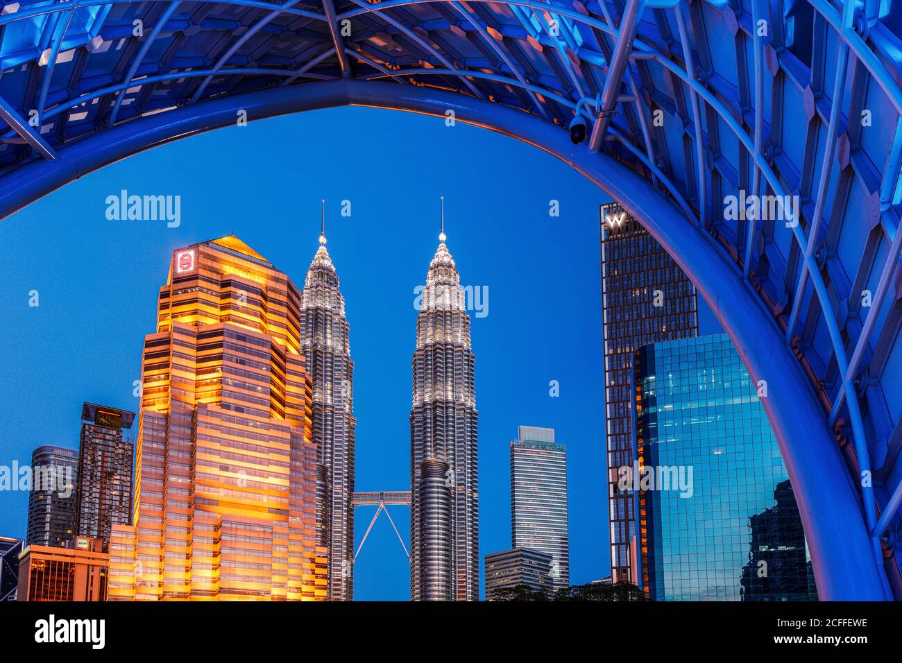 Die Rahmung der PETRONAS Twin Towers, Kuala Lumpur, Malaysia. Stockfoto