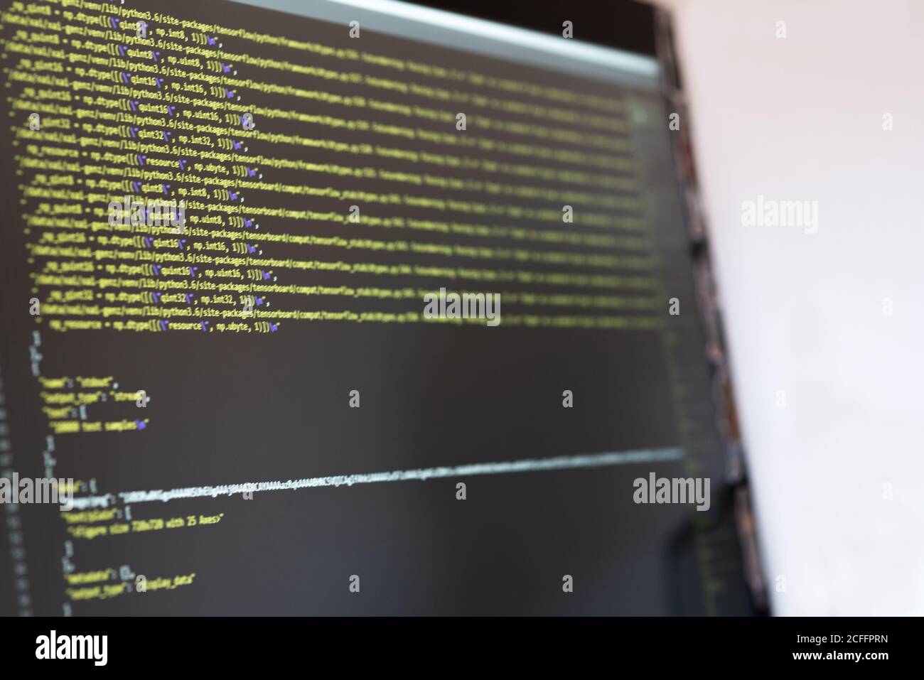 Prozess des Schreibens Programmiercode für Website mit modernen Computer Im Büro Stockfoto