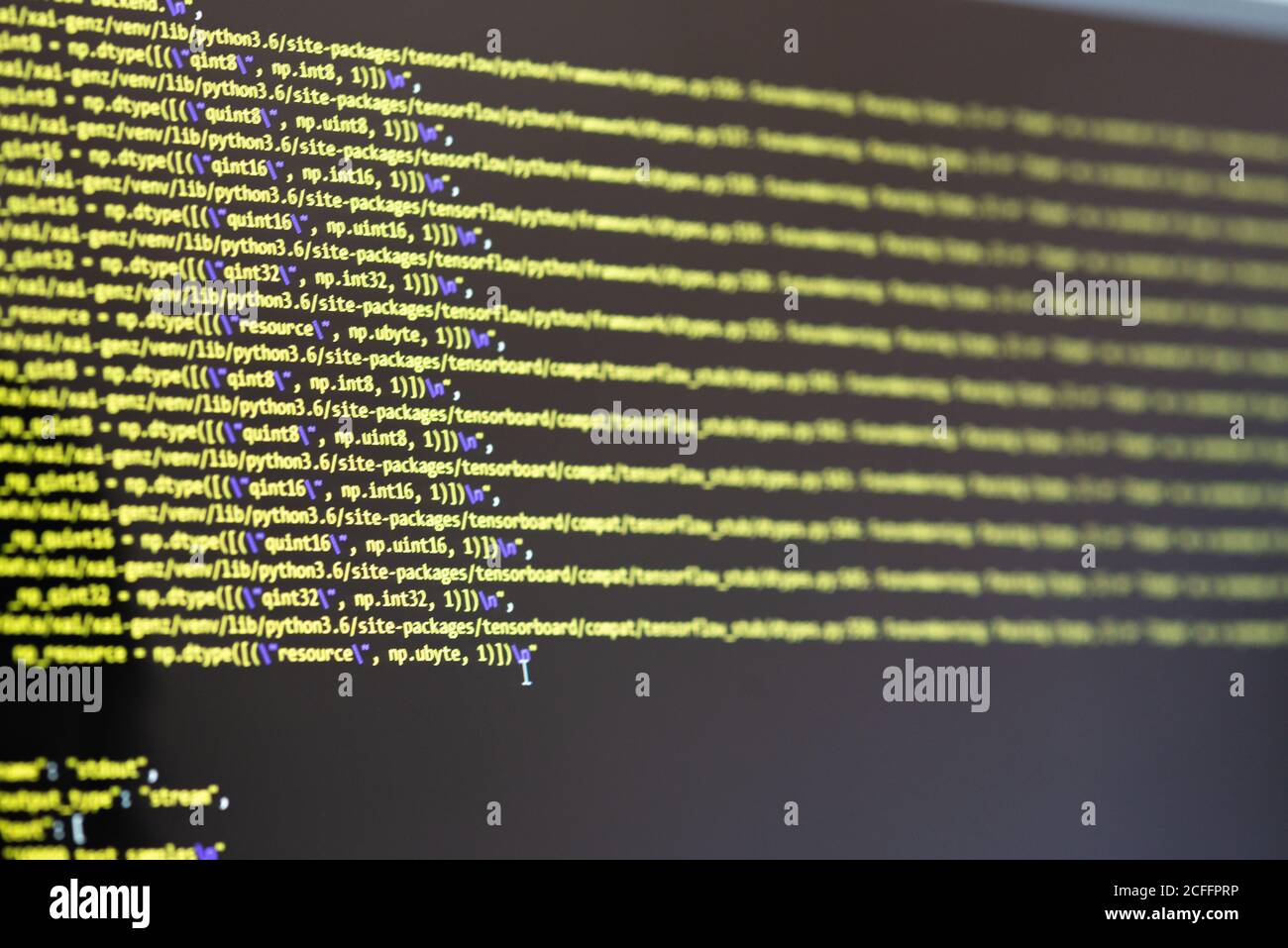 Prozess des Schreibens Programmiercode für Website mit modernen Computer Im Büro Stockfoto