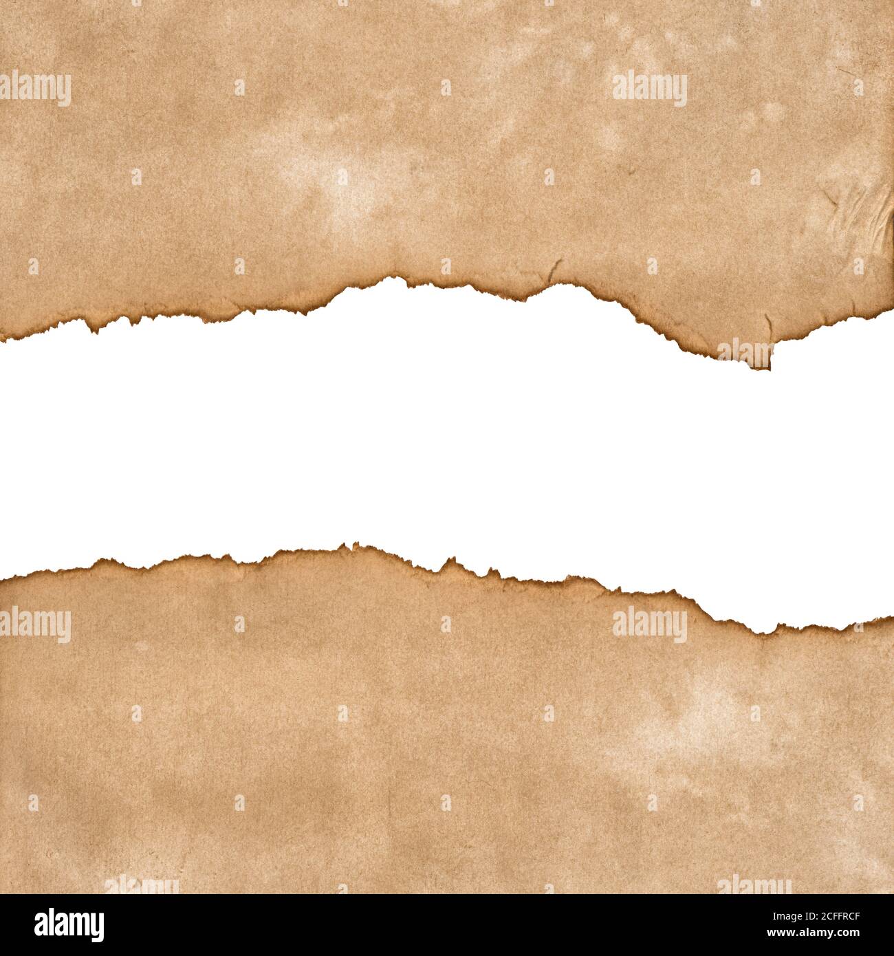 Zerrissenes Papier abgerissene Kanten. Gebrauchte Pappstücke isoliert auf weißem Hintergrund Stockfoto
