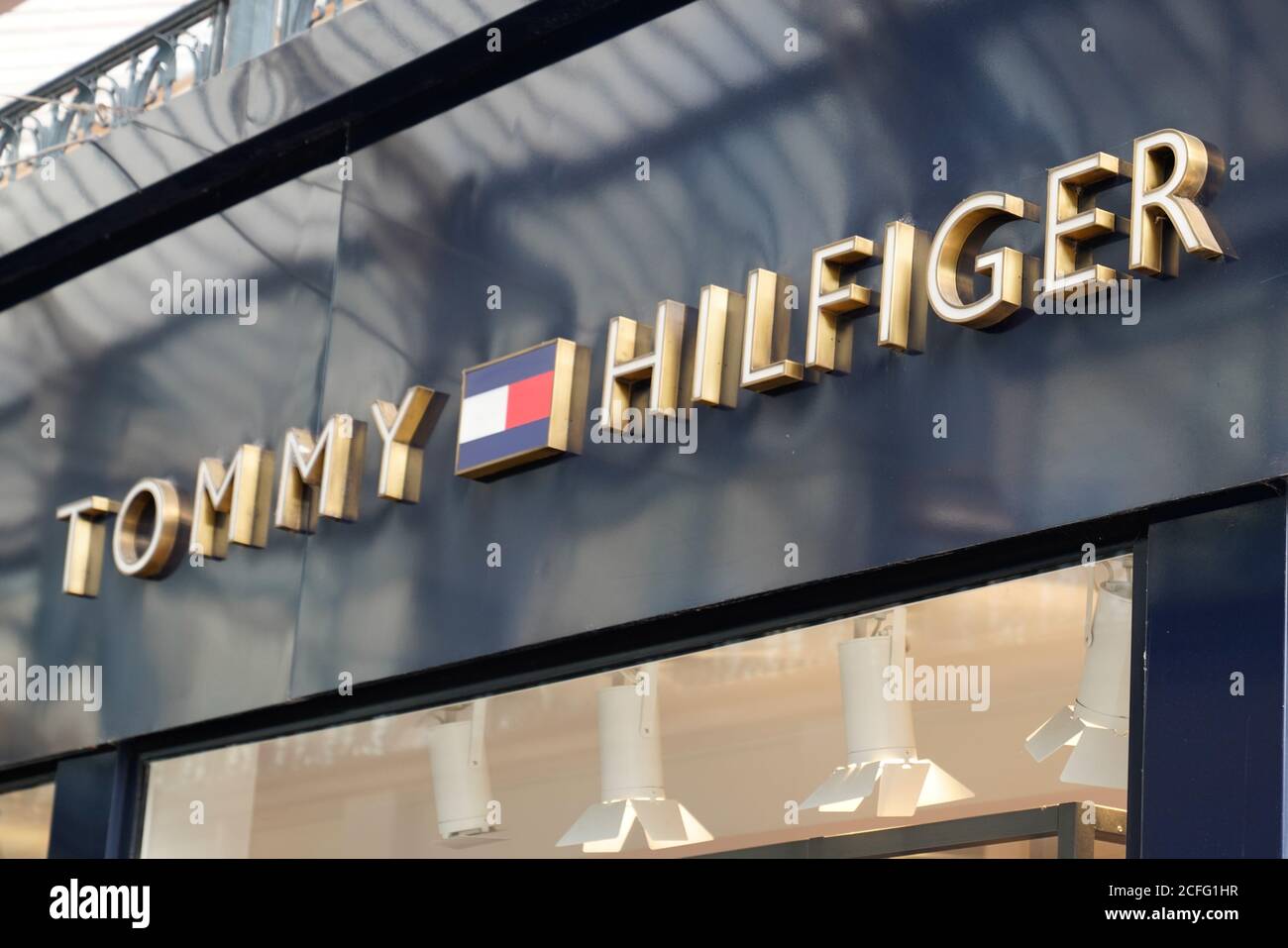 hilfinger logo