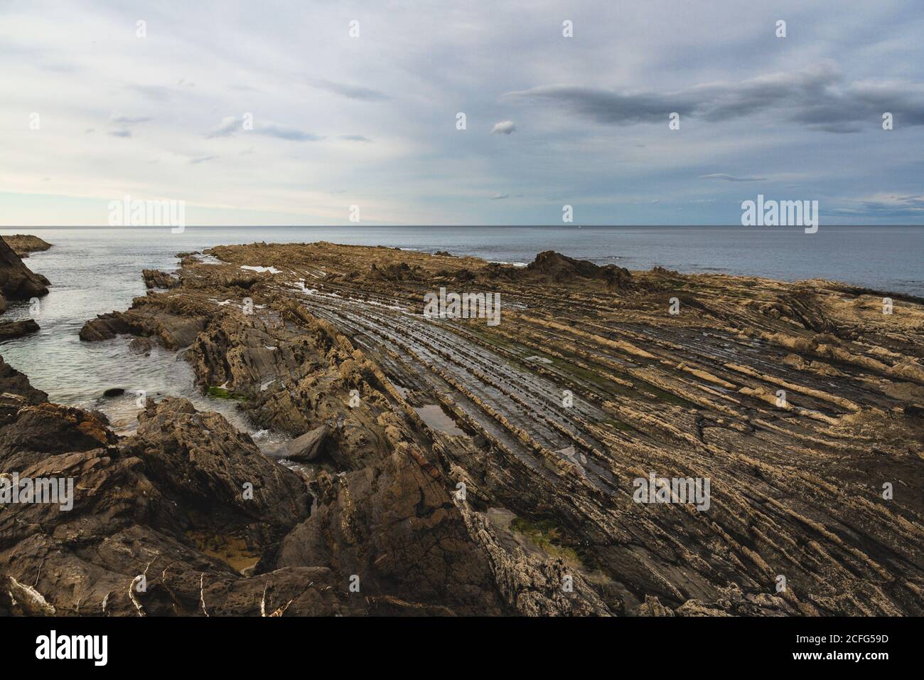 Strand von Sakoneta im Baskenland, Spanien. Typischer Strand aus dieser Zone. Stockfoto