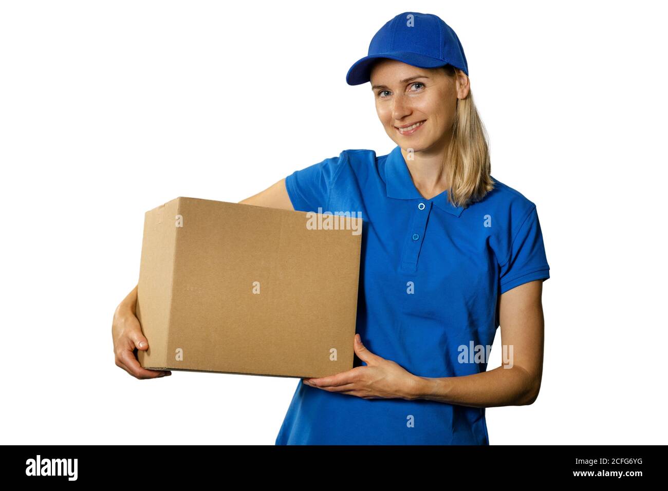 Lieferung Frau in blauen Uniform halten Karton. Isoliert auf weißem Hintergrund Stockfoto