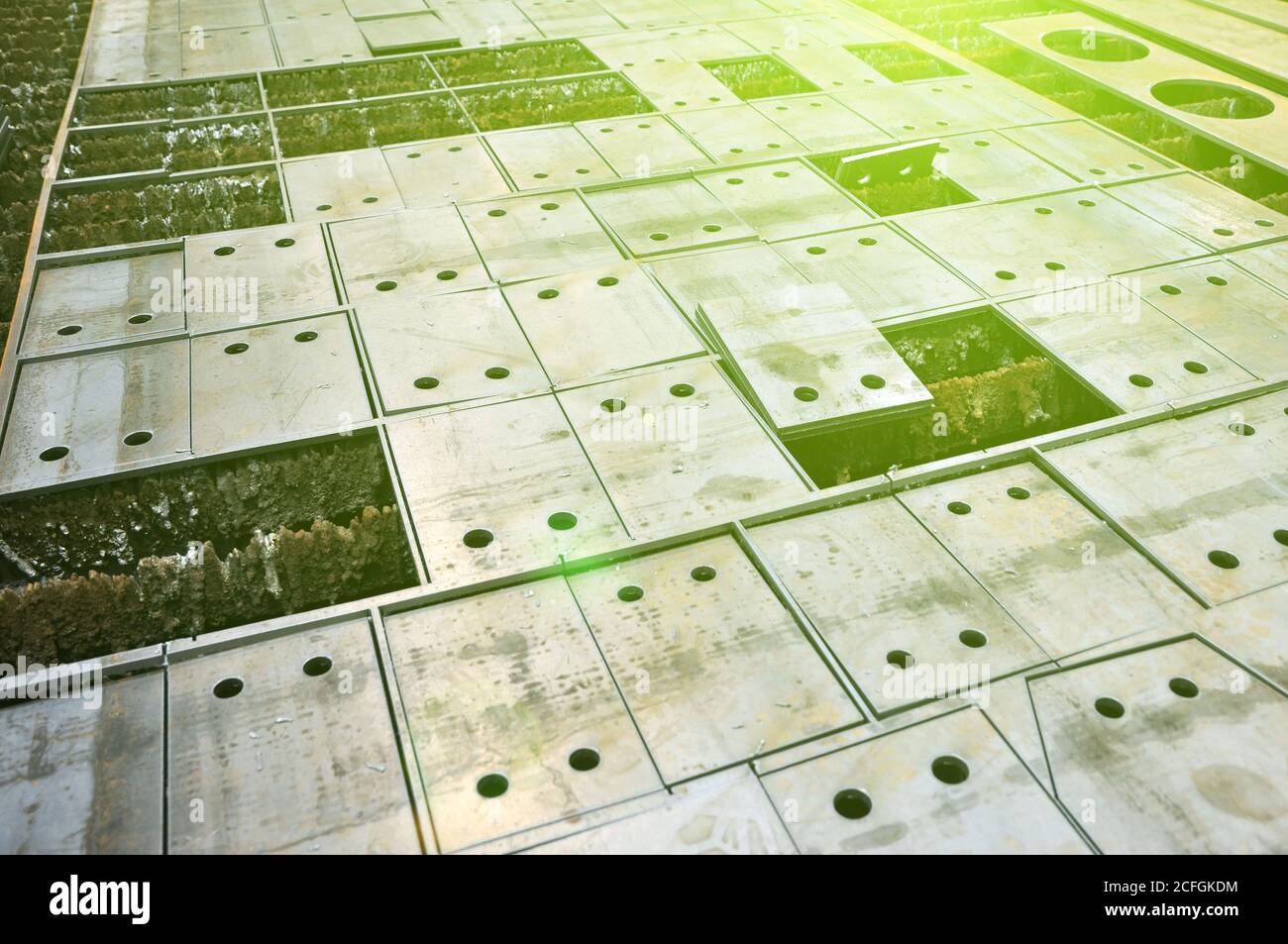 Plasmaschneiden im Werk. Blech geschnitten. Details. Stockfoto