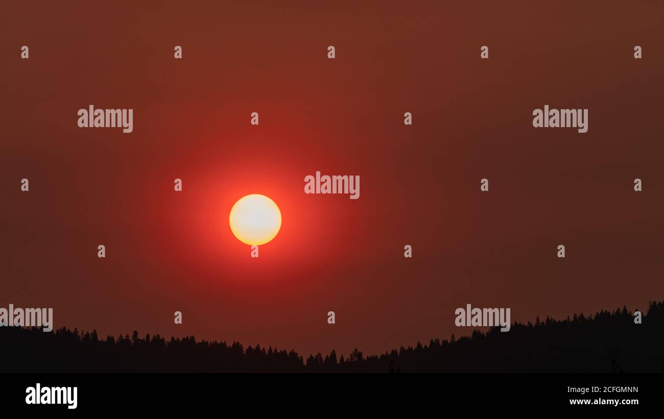 Dramatische Landschaft Bei Sonnenaufgang. Oregon, Ashland, Cascade Siskiyou National Monument, Fall Stockfoto