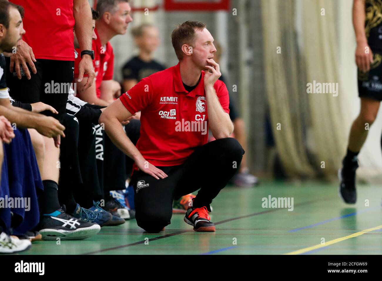 Aalsmeer, Niederlande. September 2020. AALSMEER, 05-09-2020, Sporthal de Bloemhof, Niederländischer Handbal, HandbalNL League, Saison 2020/2021. Limburg Lions Trainer Christoph Jauernik während des Spiels Handbal Aalsmeer gegen Limburg Lions Credit: Pro Shots/Alamy Live News Stockfoto