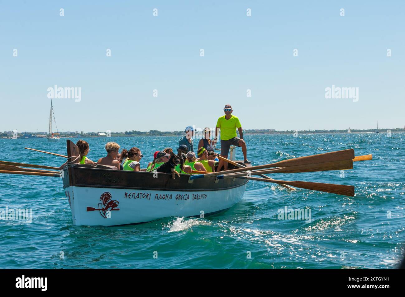 Ruderer im wasser rudern -Fotos und -Bildmaterial in hoher Auflösung ...