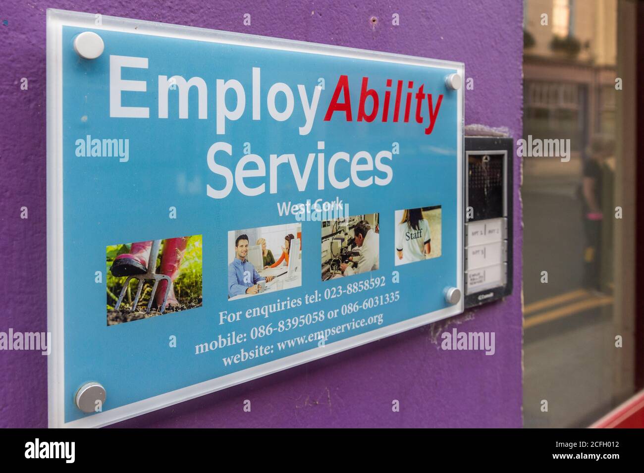 Employability Services Sign, Bandon, West Cork, Irland Stockfoto