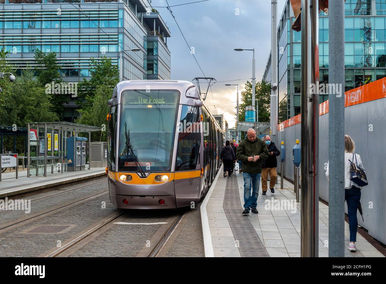 Luas Tram am Spencer Dock, Dublin, Irland. Stockfoto