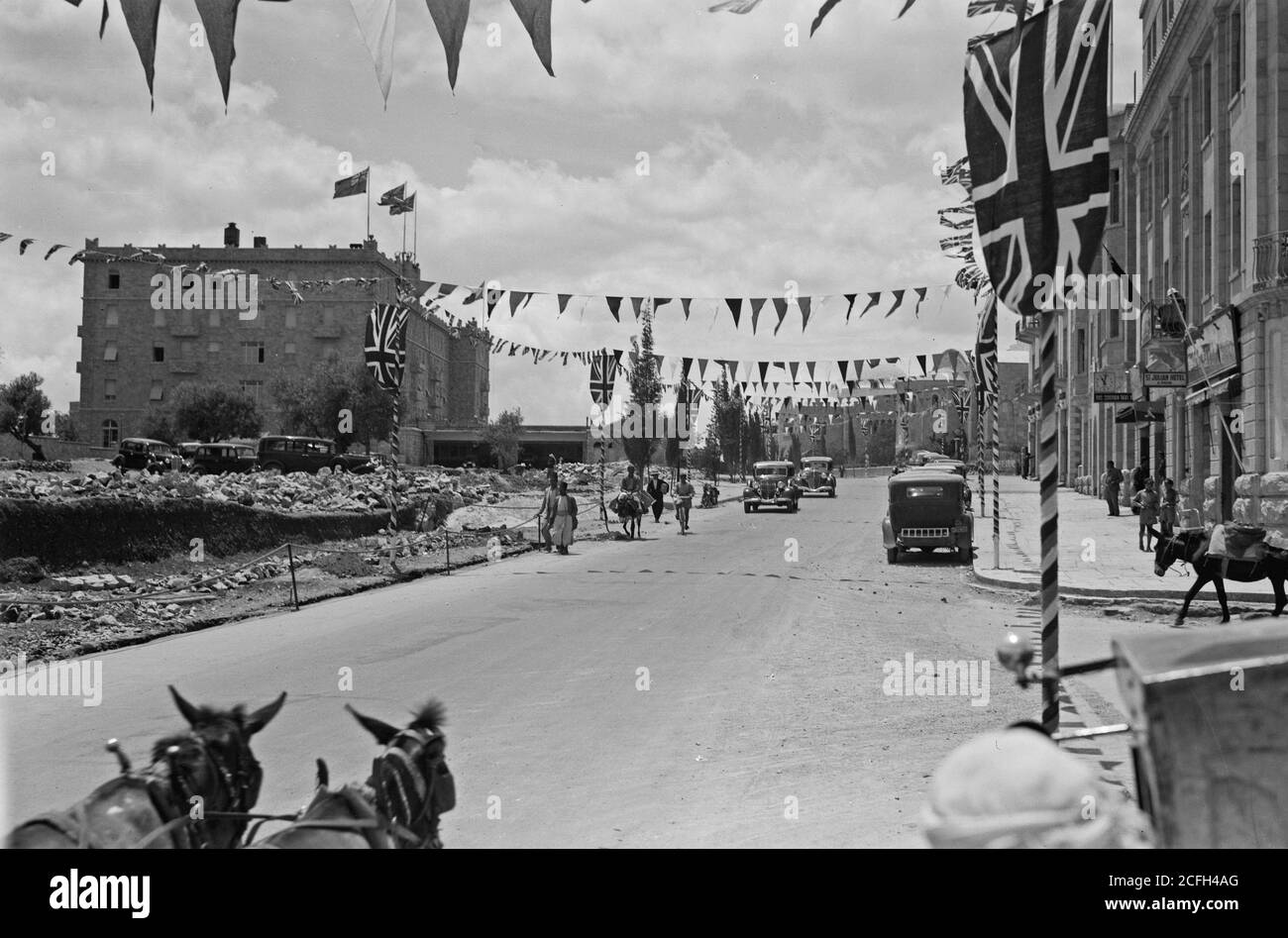 Geschichte des Nahen Ostens - Krönung König George VI. Dekorationen. Tagesszenen: King David Barclays [Bank] Julian Way Fast Hotel Mai 12 1937 Stockfoto