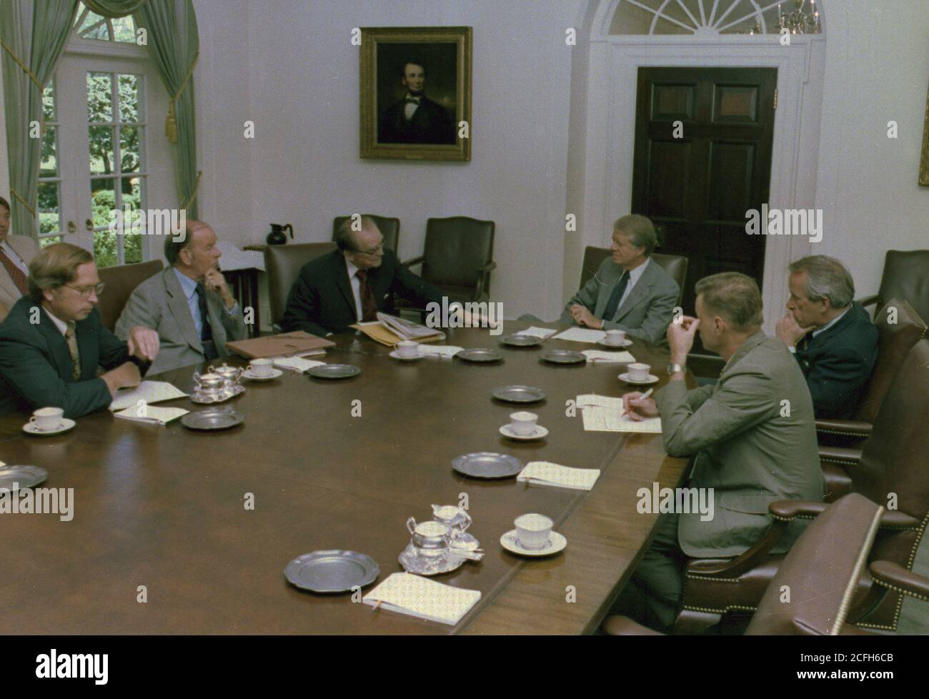 Jimmy Carter und Zbigniew Brzezinski treffen sich mit den Senatoren Sam Nunn, Thomas McIntyre, John Stennis und Henry Jackson. Ca. 07/12/1978' Stockfoto