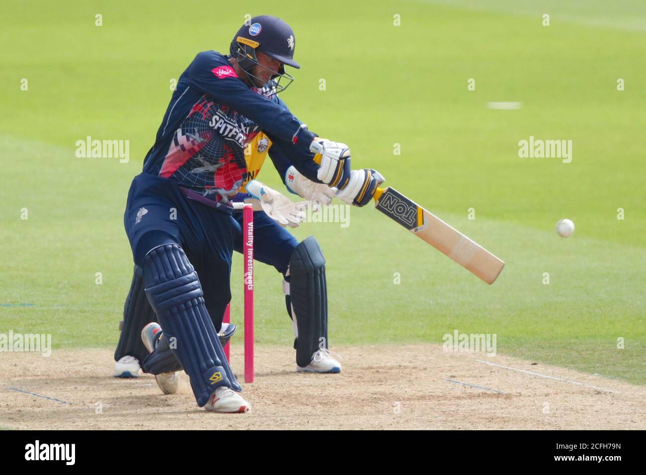 London, USA. September 2020. LONDON, ENGLAND. SEPTEMBER 05 2020: Alex Blake von Kent trifft den Ball für vier Läufe während des Vitality Blast T20 Spiels zwischen Essex Eagles und Kent Spitfires, im Kia Oval, Kennington, London, England. Am 5. September 2020. (Foto von Mitchell GunnESPA/Cal Sport Media/Sipa USA-Images)(Kreditbild: &copy; ESPA/Cal Sport Media/Sipa USA Photo Agency/CSM/Sipa USA) Kredit: SIPA USA/Alamy Live News Stockfoto