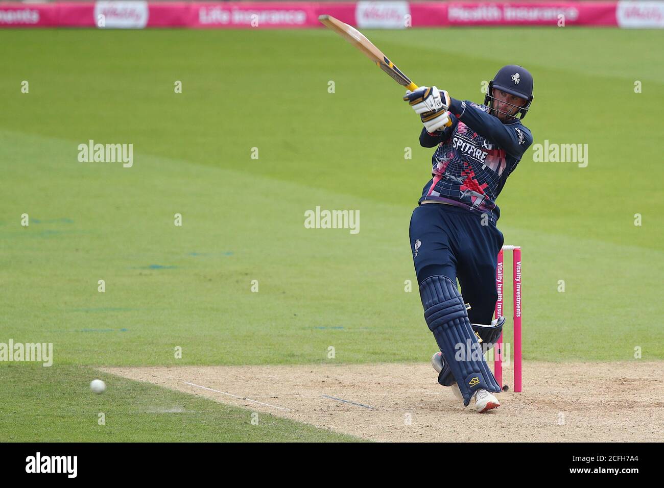 London, USA. September 2020. LONDON, ENGLAND. SEPTEMBER 05 2020: Alex Blake von Kent trifft den Ball für vier Läufe, um ein halbes Jahrhundert während des Vitality Blast T20-Matches zwischen Essex Eagles und Kent Spitfires im Kia Oval, Kennington, London, England zu erzielen. Am 5. September 2020. (Foto von Mitchell GunnESPA/Cal Sport Media/Sipa USA-Images)(Kreditbild: &copy; ESPA/Cal Sport Media/Sipa USA Photo Agency/CSM/Sipa USA) Kredit: SIPA USA/Alamy Live News Stockfoto