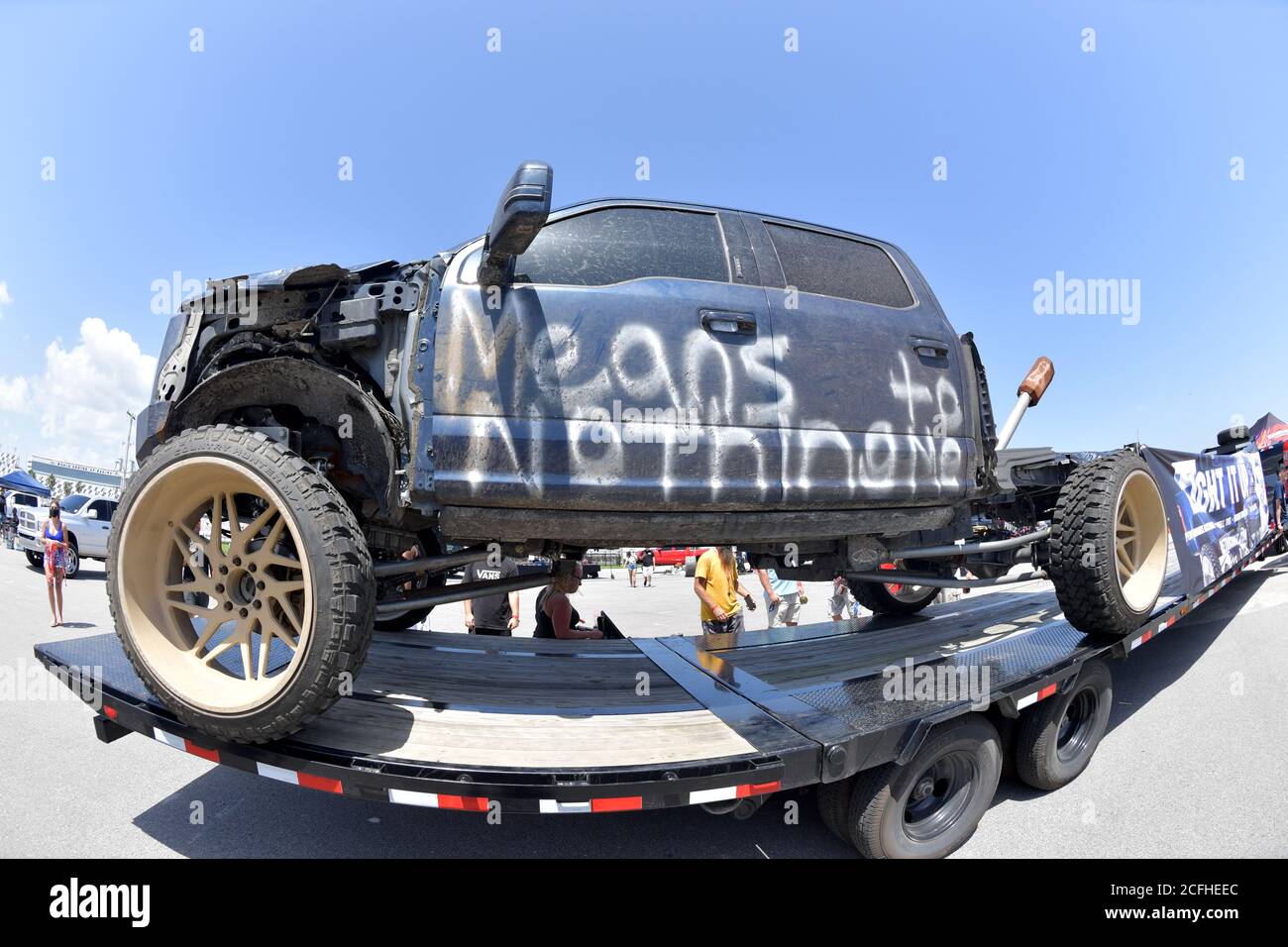 DAYTONA BEACH, FL - SEPTEMBER 05: Whistlin Diesel Truck auf der 2020 Daytona Truck Meet, der GRÖSSTEN Truck Show der Welt! PRÄSENTIERT VON AMERICAN FORCE WHEELS mit über 35,000 Zuschauern, hunderten Verkäufern, Burn-out-Grube und Live-Unterhaltung. Trucks sind die Wut mit Berühmtheiten wie Shaquille O'Neal, Lady Gaga, Dwayne Johnson und Kid Rock, um nur einige zu nennen auf Daytona International Speedway am 5. September 2020 in Daytona Beach, Florida. Personen: Allgemeine Ansichten Kredit: Storms Media Group/Alamy Live News Stockfoto