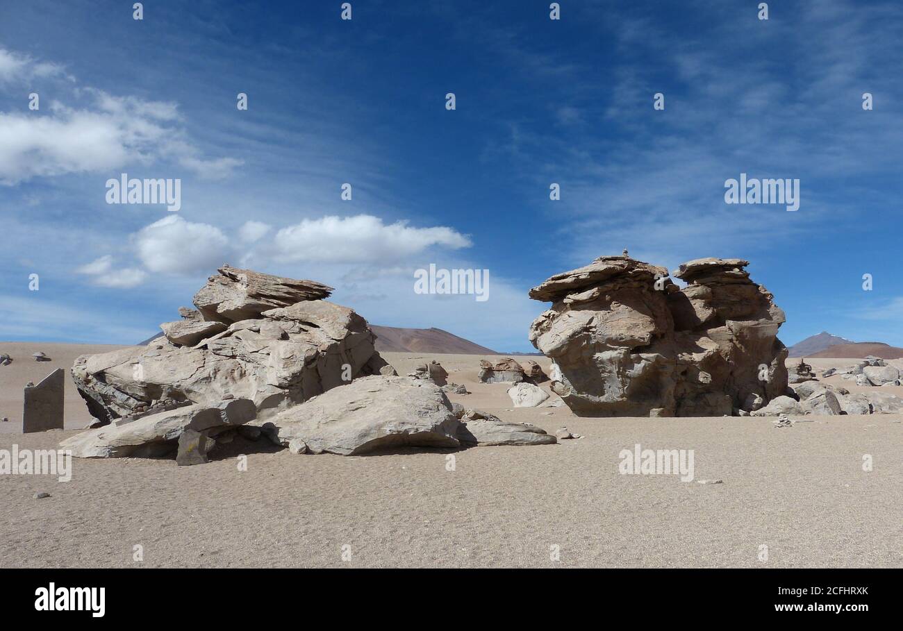 Awesome Stone Valley de Rocas in Siloli Wüste, Bolivien. Ort mit ungewöhnlichen faszinierenden Felsformationen durch Winderosion und vulkanische Aktivität gebildet. Stockfoto