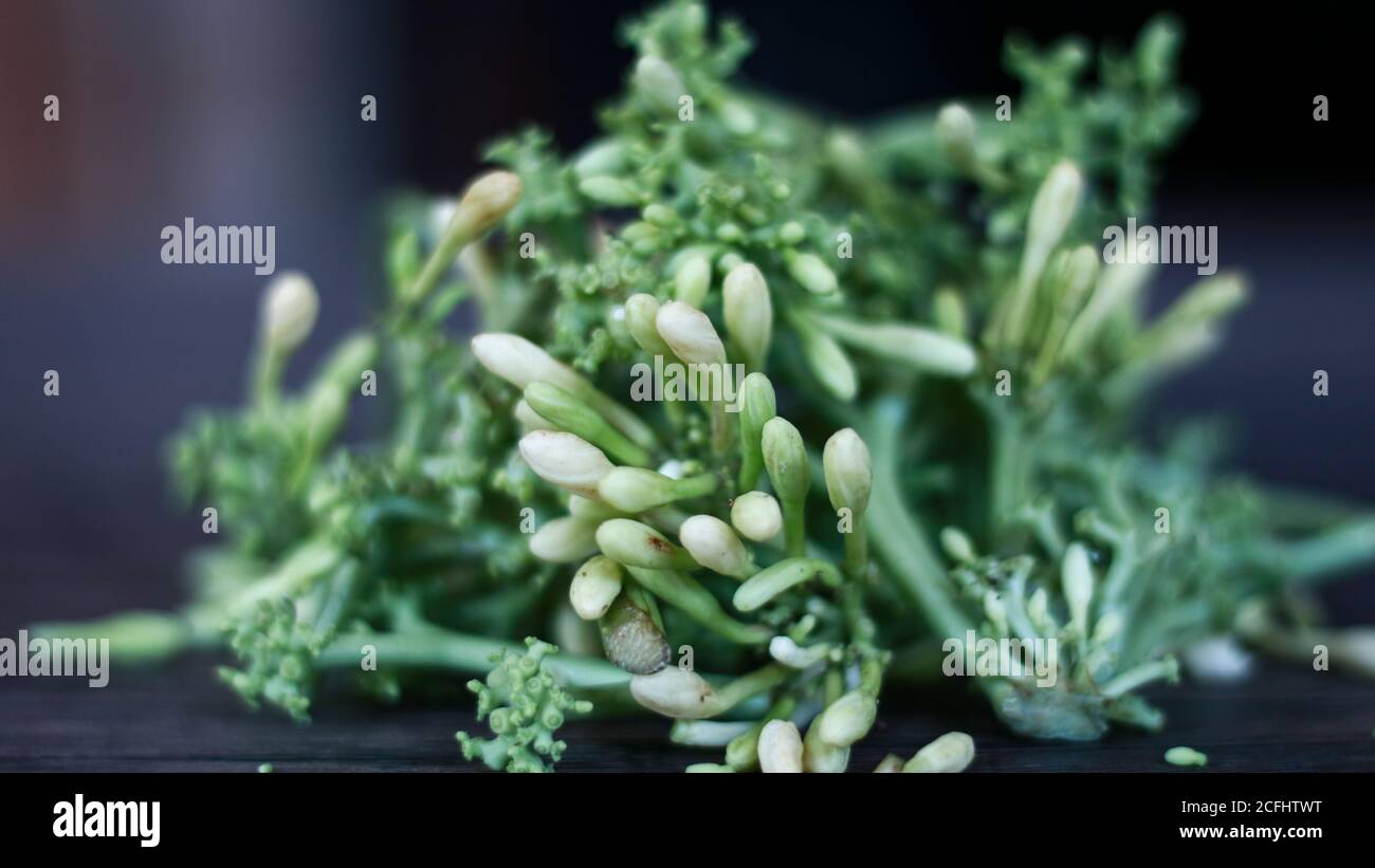 Papaya Blumen auf Holz Hintergrund. Kann gekocht werden. Stockfoto