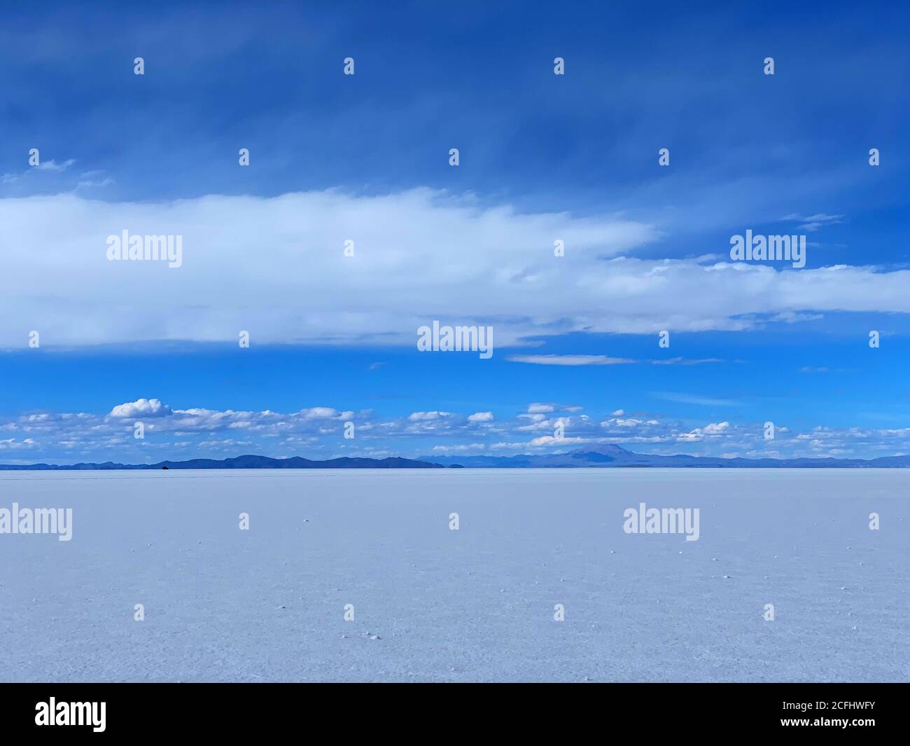 Salar de Uyuni Bolivien Weiße weite Wüstenlandschaft Altiplano Plateau. Stockfoto