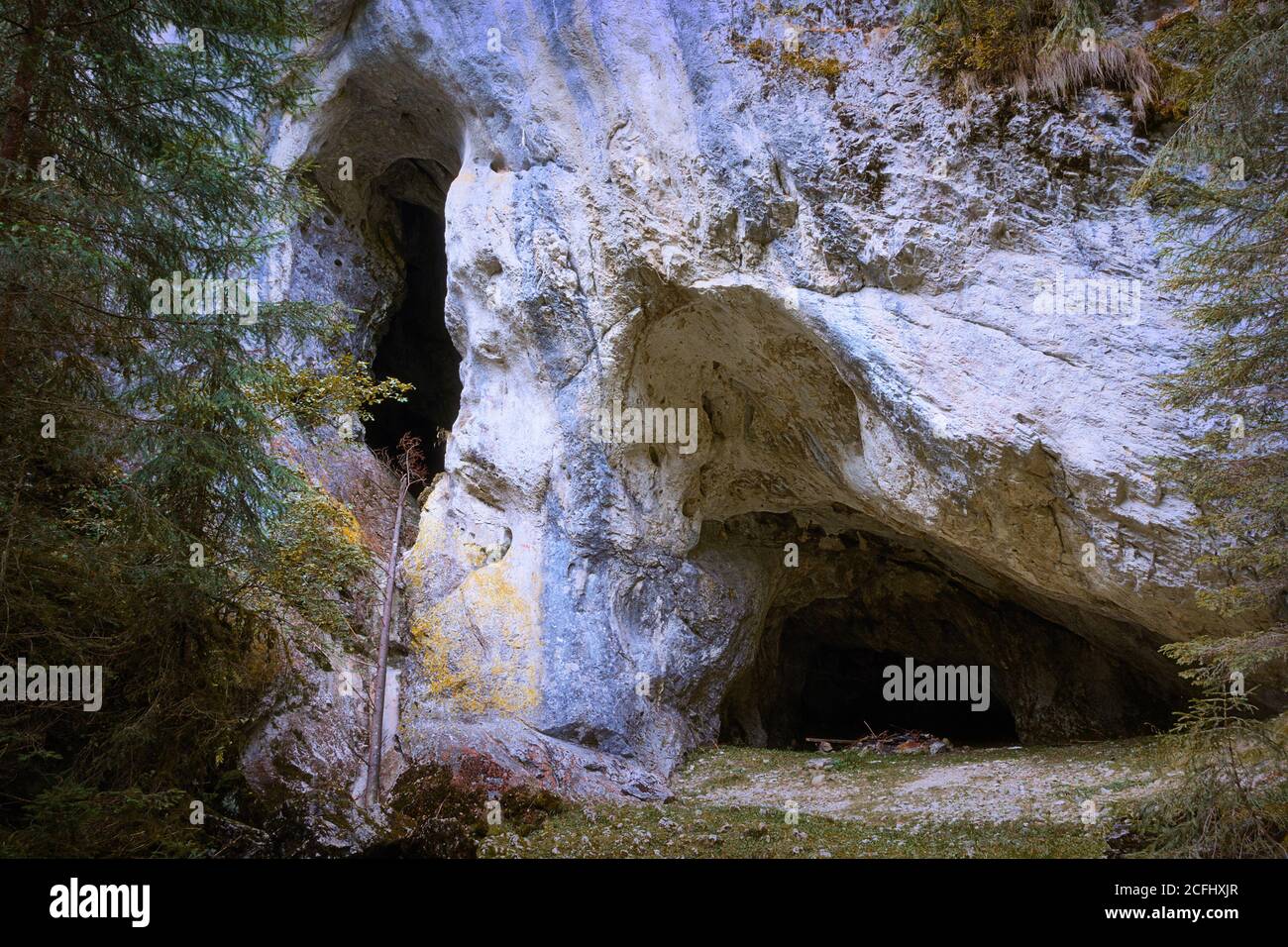 Wasserhöhle Eingang in Apuseni Berge, Valea Firii; dies ist eine der längsten aller Höhlen in Rumänien Stockfoto