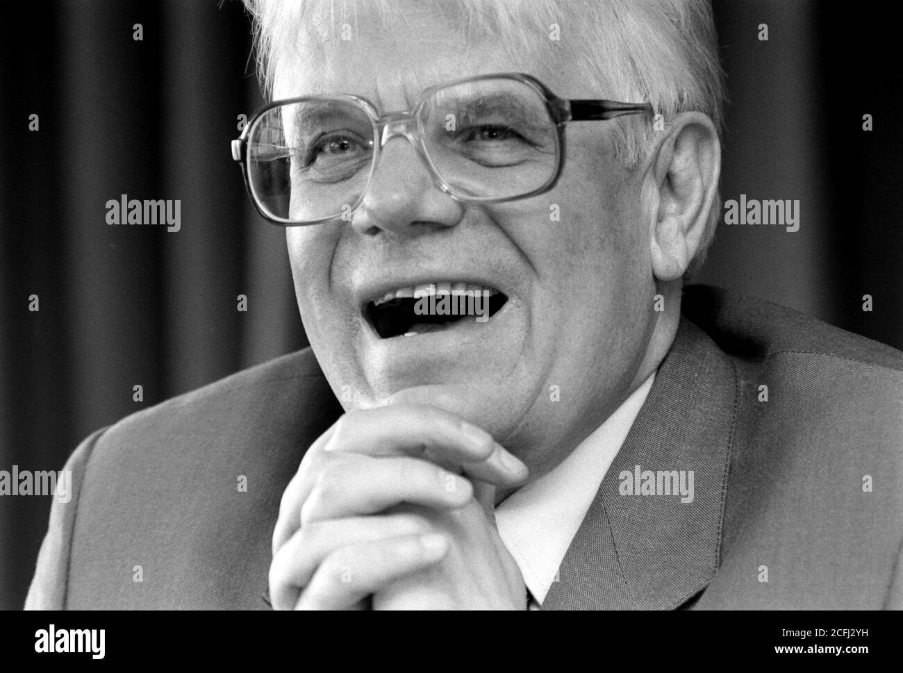 Professor Genady Yagodin, sowjetischer Bildungsminister bei einem Besuch des Ministeriums für Bildung und Wissenschaft im Elizabeth House in London. 23. April 1990. Foto: Neil Turner Stockfoto