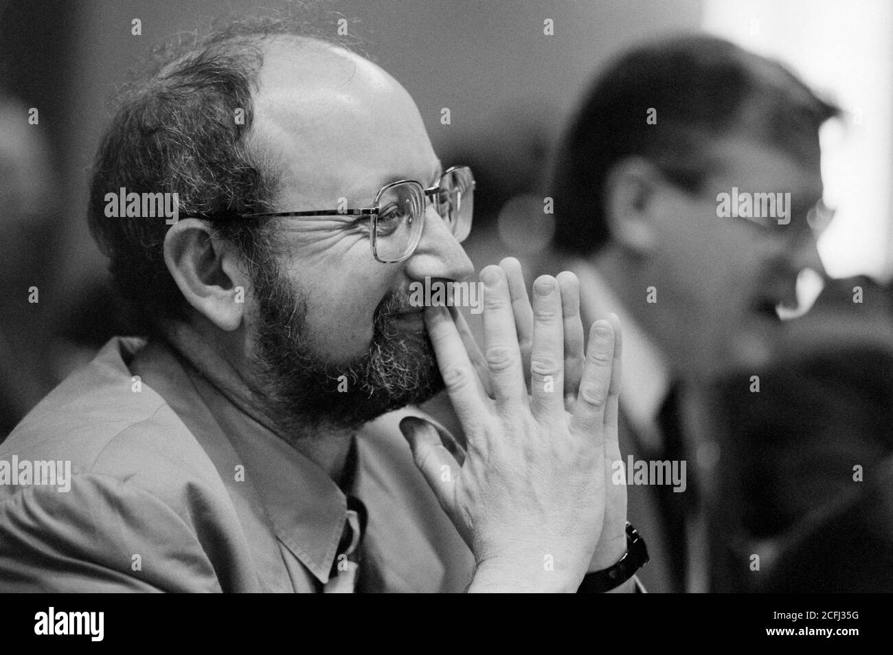 NATFKE Generalsekretär Geoff Woolf auf der Plattform während ihrer Jahreskonferenz an der Universität Essex. 04. Juli 1992. Foto: Neil Turner Stockfoto