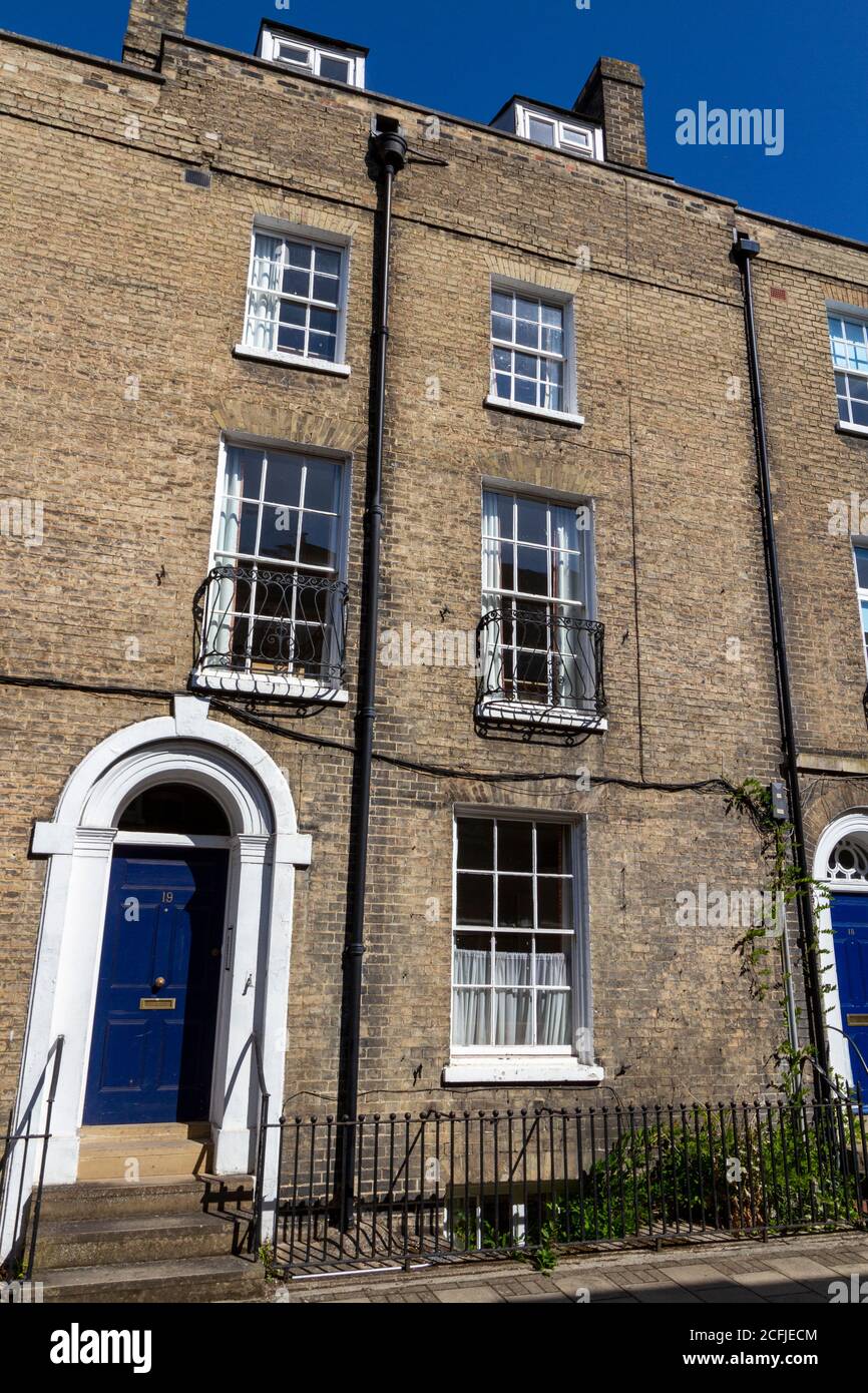 Reihenhäuser in der Fitzwilliam Street in Cambridge, Cambridgeshire, Großbritannien. Stockfoto