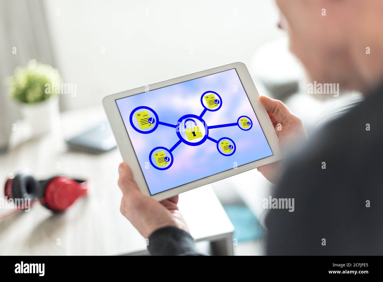 Tablet-Bildschirm mit einem Datenschutzkonzept Stockfoto