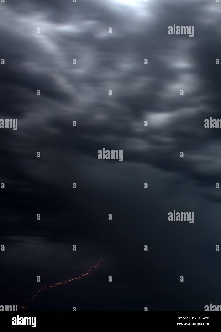 Blitze am dunklen Himmel Stockfoto