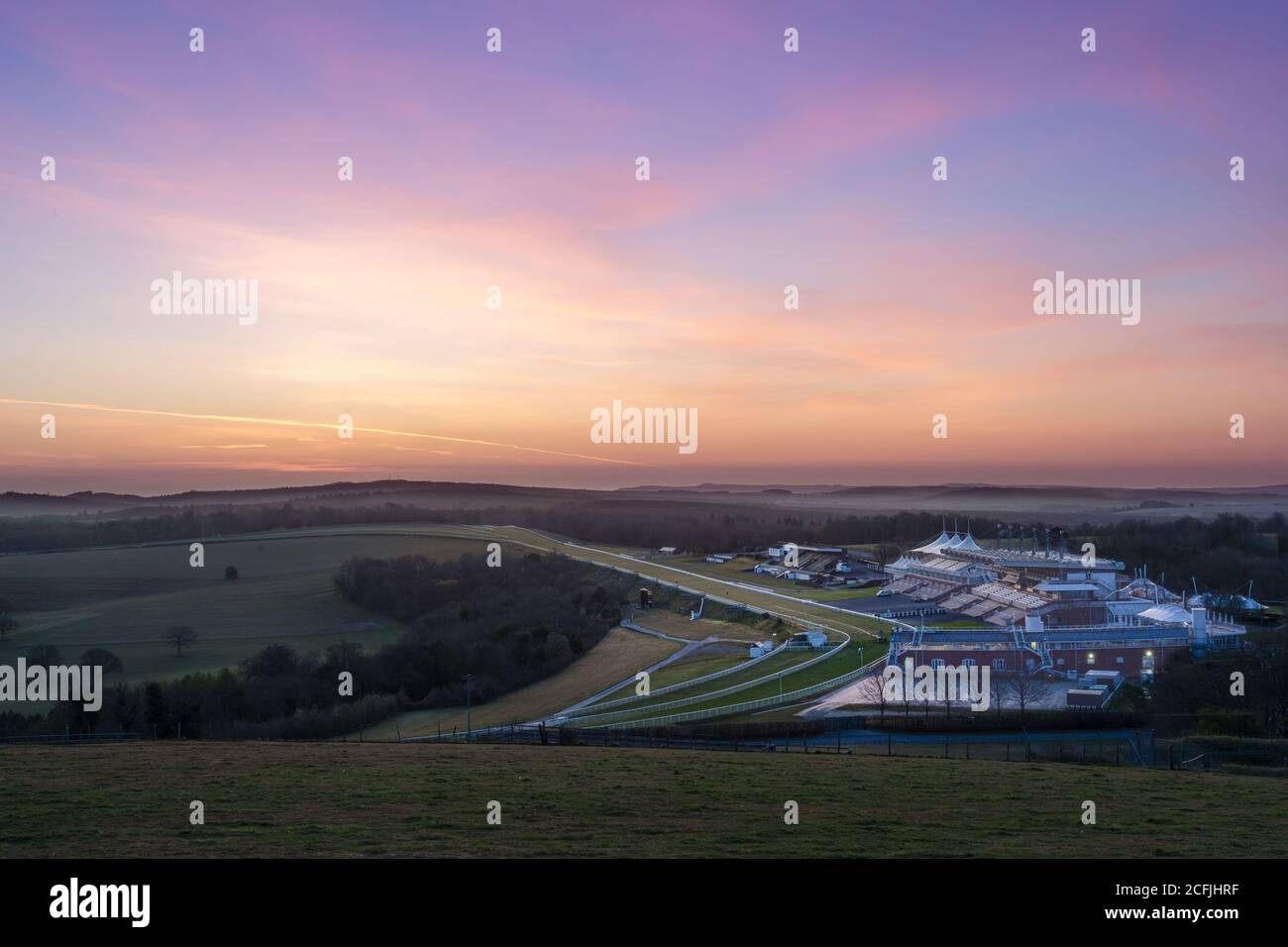 Goodwood Rennbahn im Morgenlicht auf den South Downs. Stockfoto
