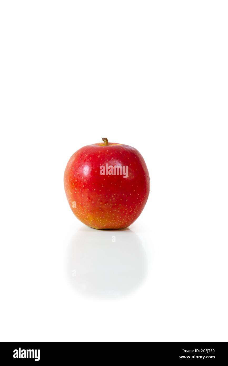 Frischer roter jonagold Apfel isoliert auf weiß. Stockfoto