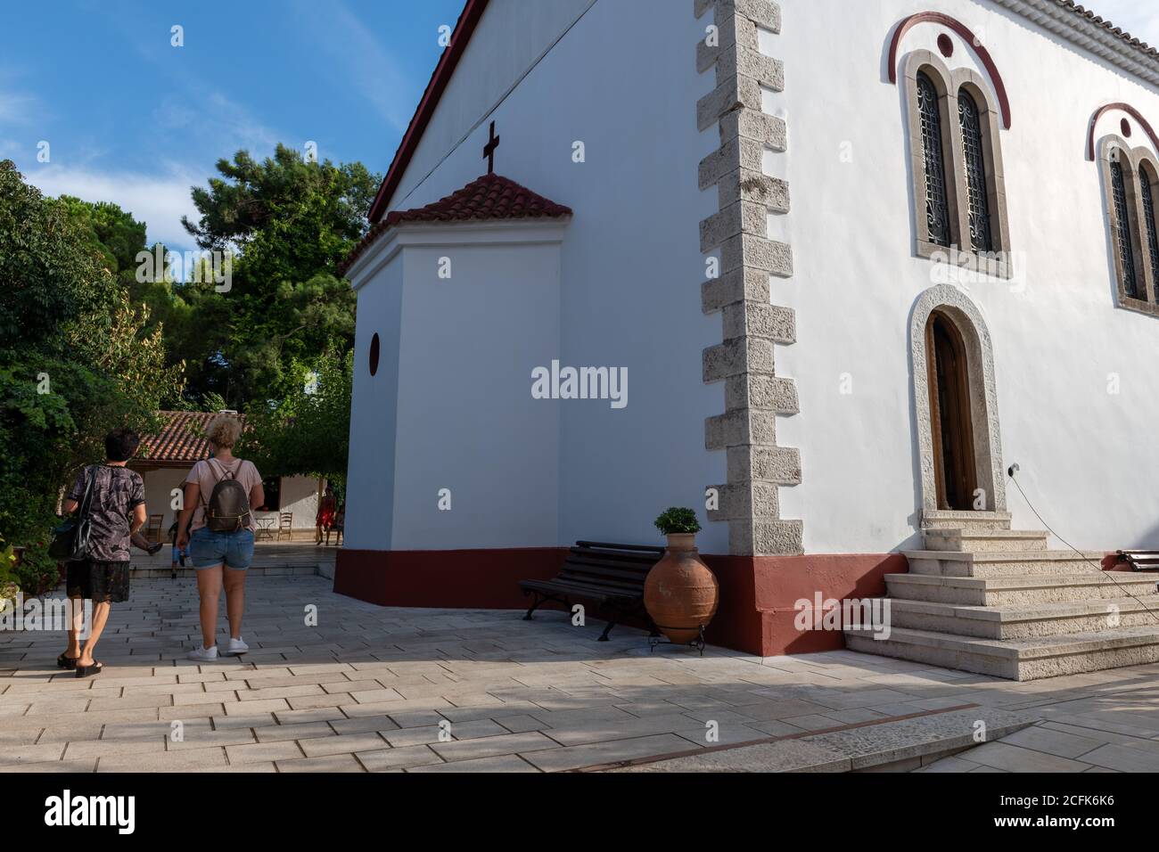 Die schönen Anlagen und Gebäude des Klosters Faneromeni, eine große griechisch-orthodoxe religiöse und touristische Attraktion. Stockfoto