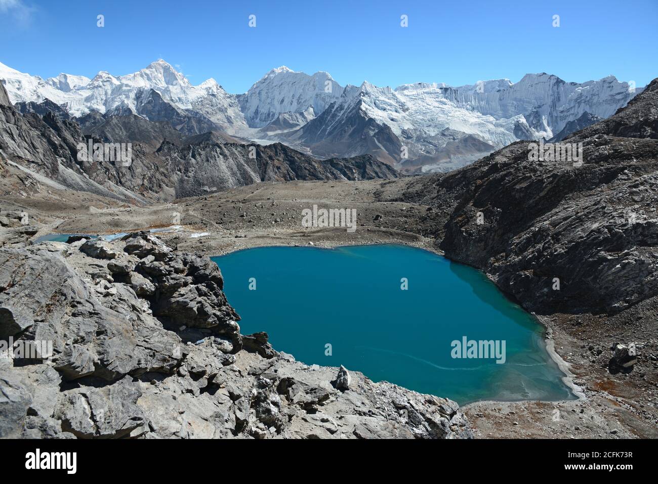 Der Blick von der Spitze des Kongma La auf 5535 m. Stockfoto