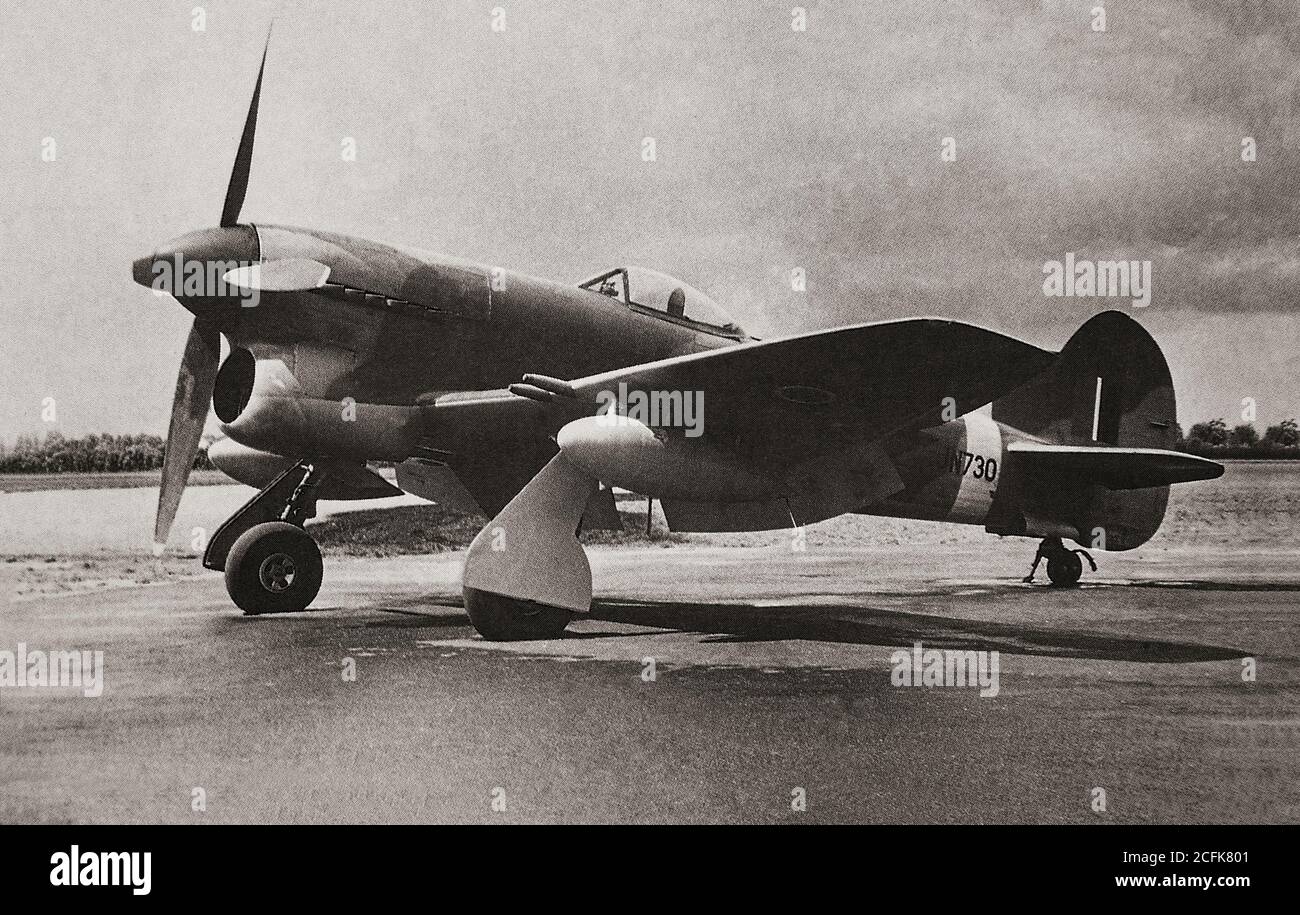 Die Hawker Tempest V, ein britisches Kampfflugzeug, das hauptsächlich von der Royal Air Force (RAF) im Zweiten Weltkrieg eingesetzt wurde. Es entstand als einer der mächtigsten Kämpfer des Zweiten Weltkriegs und war das schnellste einmotorige Propellerflugzeug des Krieges in geringer Höhe. Besonders wirksam war es in der Low-Level-Abhörrolle, unter anderem gegen V1 (Doodlebug) fliegende Bomben und die neu entwickelte Jet-Propelled Messerschmitt Me 262. Stockfoto