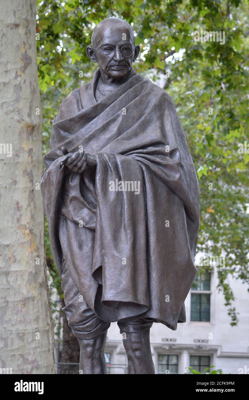 London, Großbritannien. September 2020. Bronzestatue von Mahatma Gandhi in der City of Westminster. Stockfoto