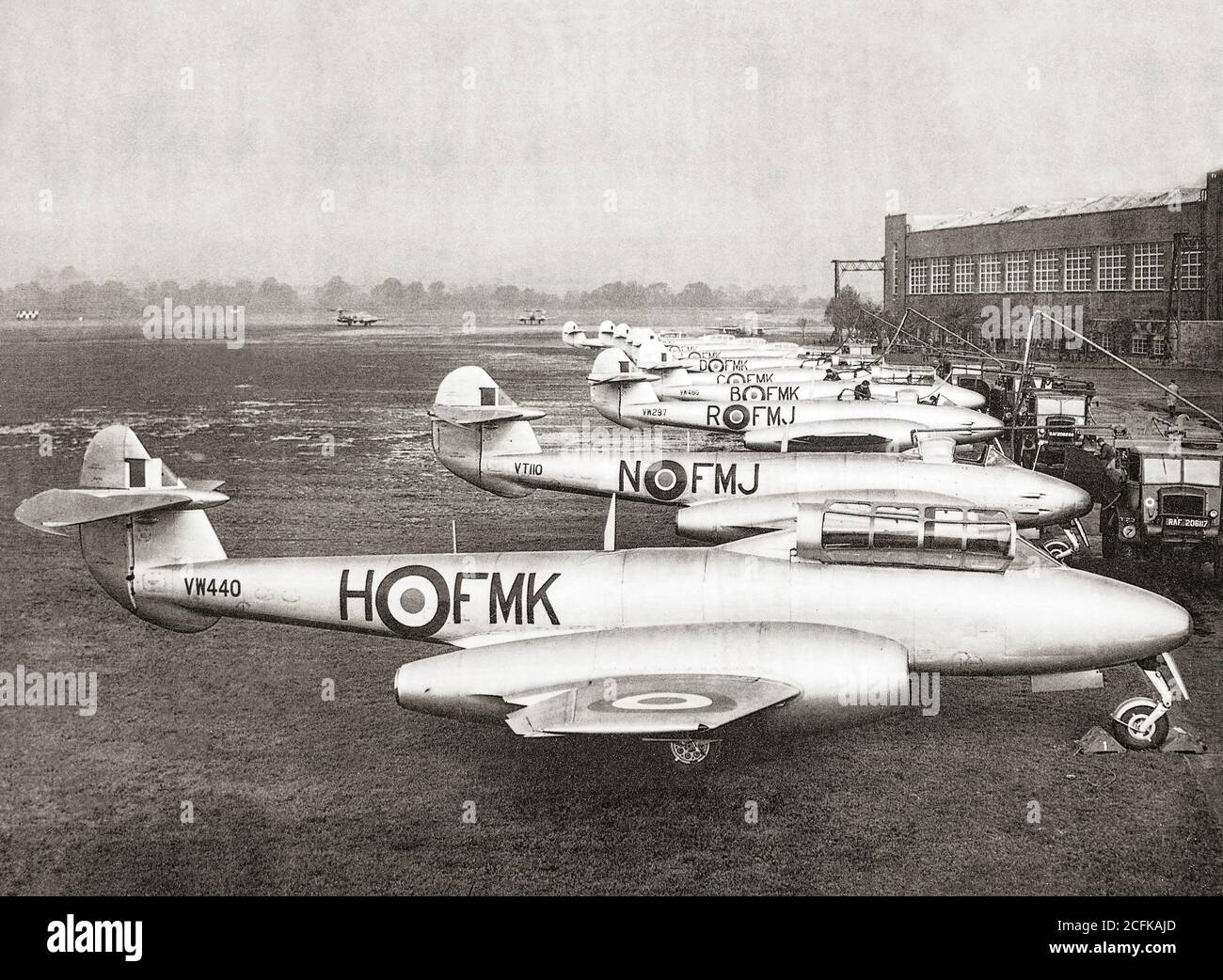 Ein Gloster Meteor Mk.7 zwei-Sitz-Trainer wurde als Privatunternehmen von Gloster entworfen, nachdem Argentinien 100 Meteor F Mk.4 bestellt hatte, und das Pilotentraining, das 1947 dazu gehört. Gloster baute ohne einen zweisitzigen Trainer einen beschädigten F Mk.4 Meteor als zweisitzigen Trainer um und flog zum ersten Mal am 19. März 1948. Stockfoto