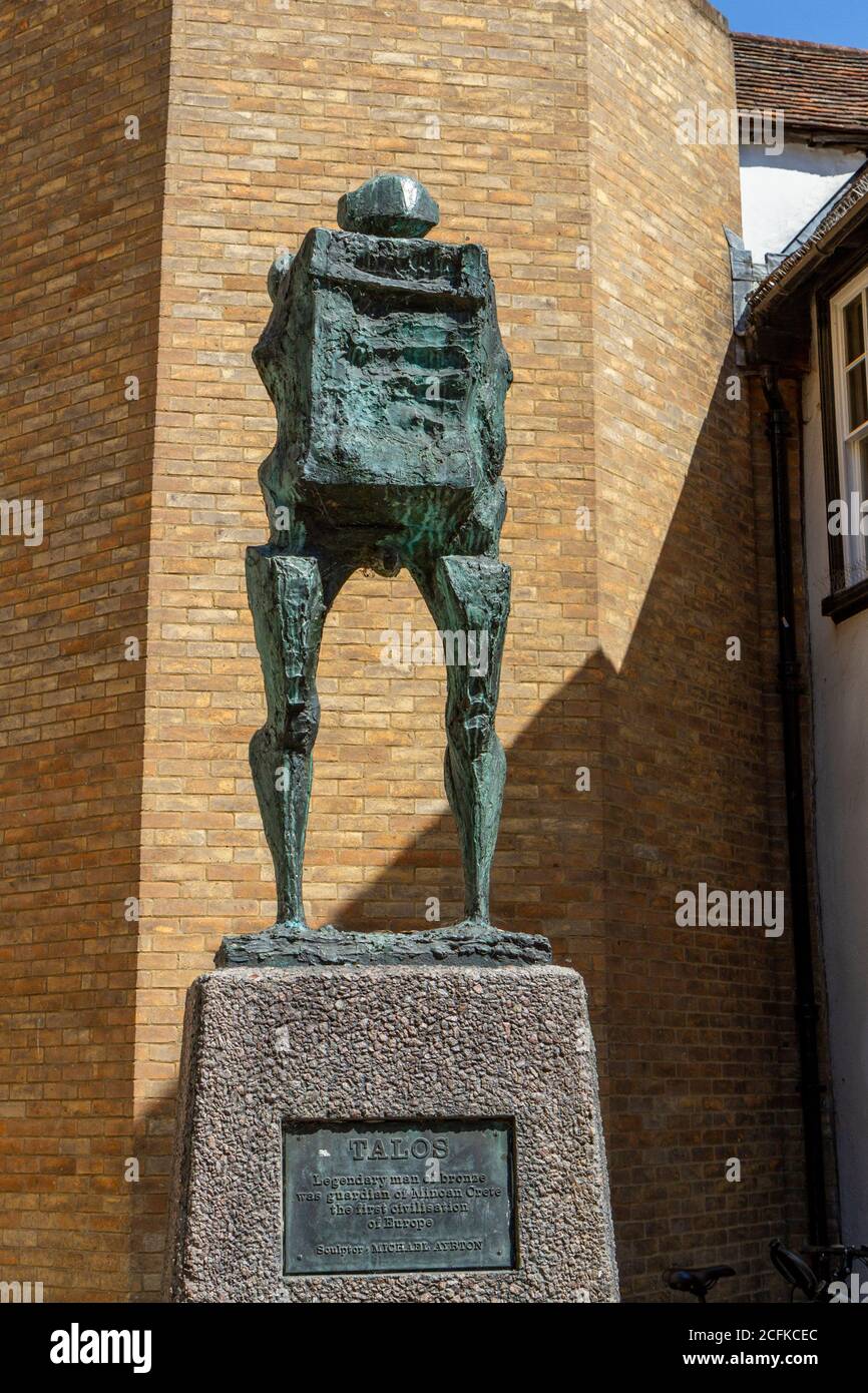 Talos, 1950 vom Künstler Michael Ayrton, Guildhall Street, Cambridge, Cambridgeshire, UK, gemeißelt. Stockfoto