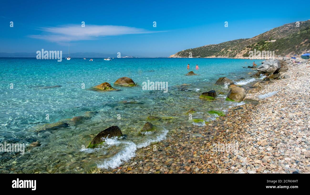 Sommertag in Mari Pintau, einer schönen Bucht im Süden von Sardegna Stockfoto