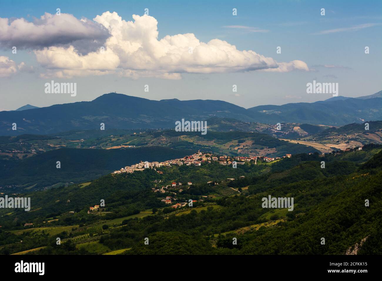 Die mittelalterliche Stadt Casoli in der Provinz Chieti (Italien) Stockfoto