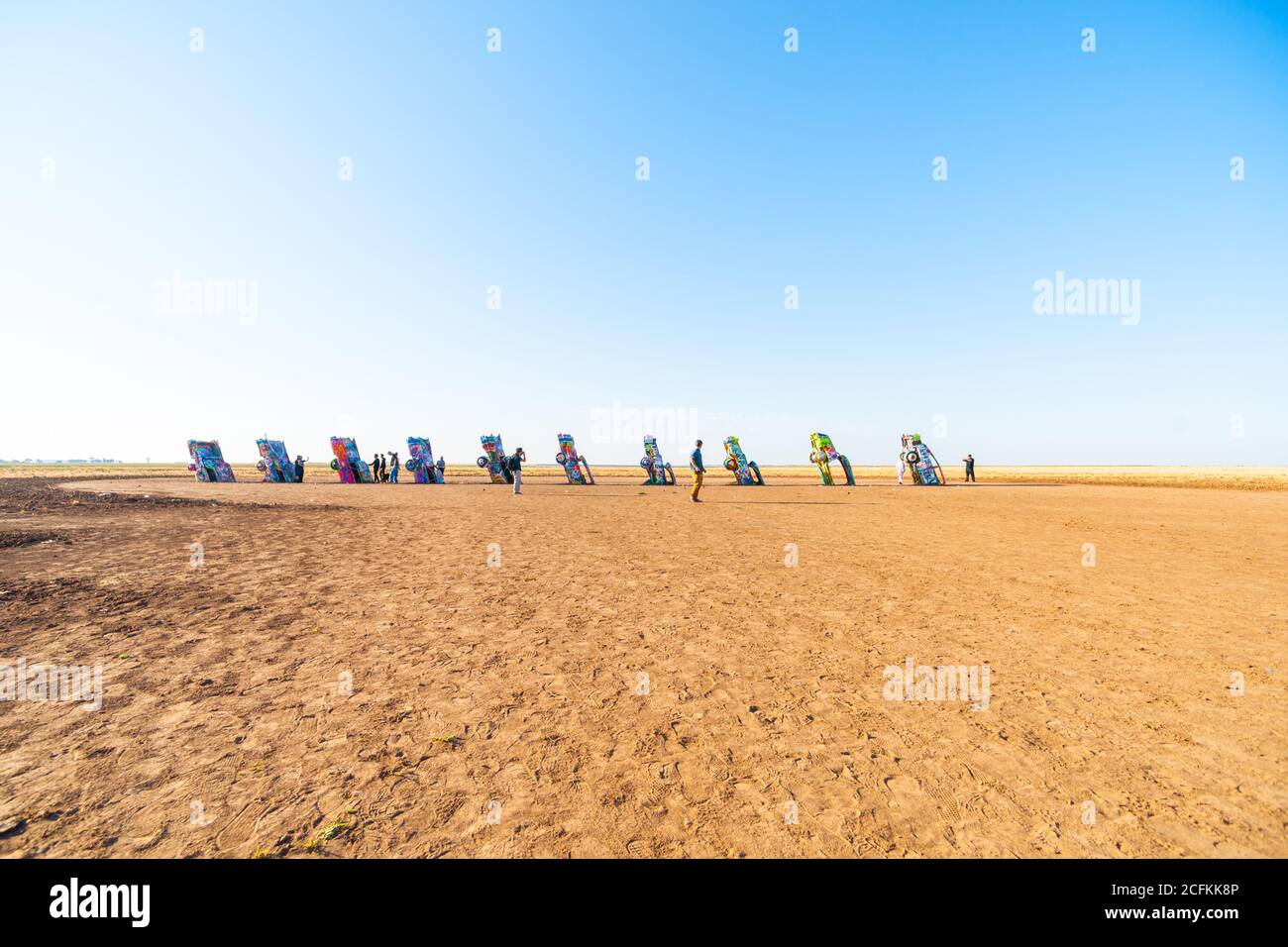 Amarillo USA - September 14 2015; Cadillac Ranch Routee 66 Straßenanziehung von alten Autos stehend Feld begraben Kopf zuerst Texas, USA Stockfoto