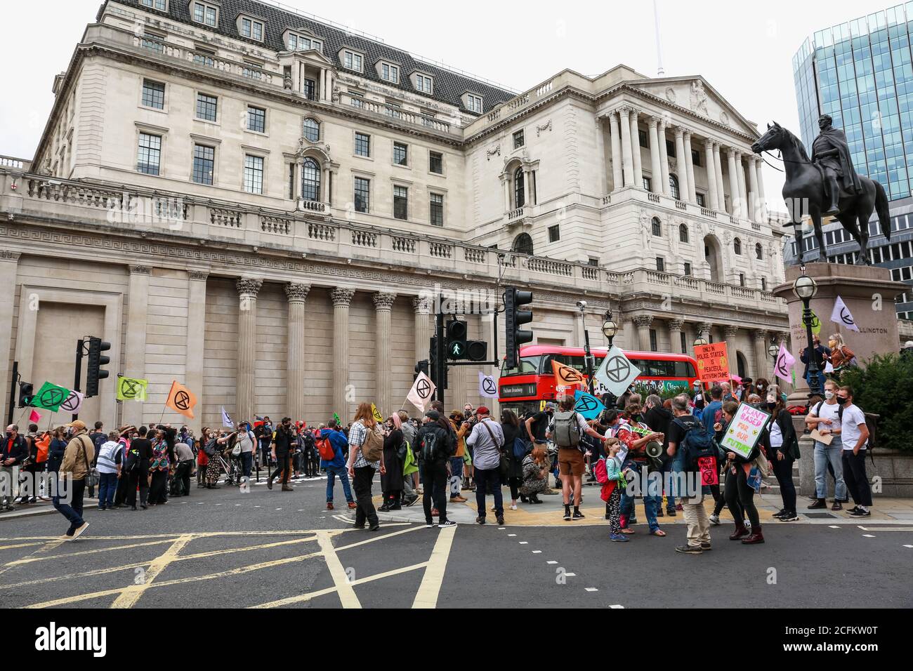 London, Großbritannien. 04. September 2020. Extinction Rebellion Aktivisten protestieren, marschieren "Walk of Shame" in City of London. Quelle: Waldemar Sikora Stockfoto