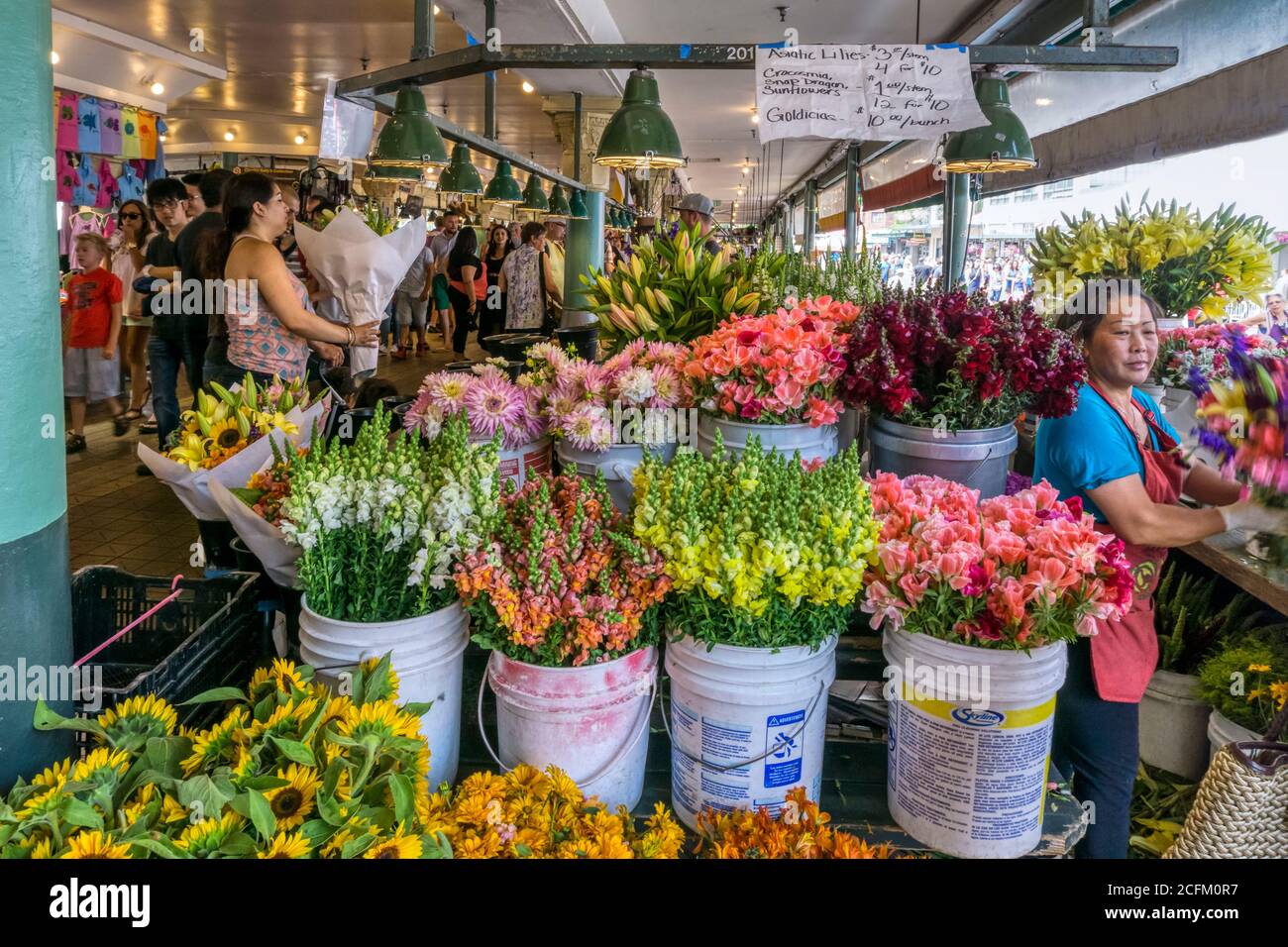 Blumenstand am Pike Place Market, Seattle, USA. Stockfoto