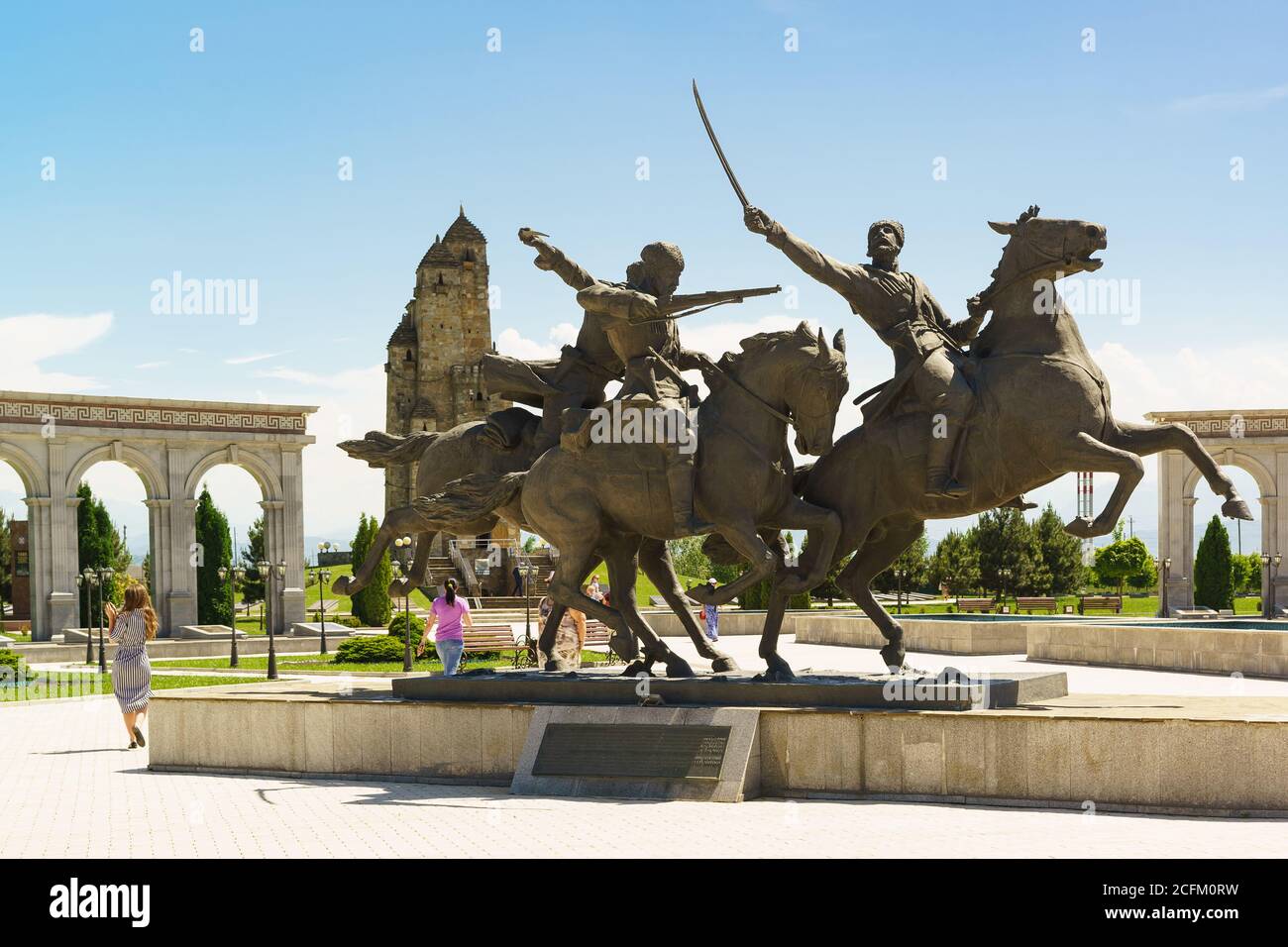 Nazran, Inguschetien, Russland - 02. Juni 2019: Denkmal für das Ingusch-Kavallerie-Regiment der "Wilden Division", Teil der kaukasischen Eingeborenendivision, ON Stockfoto