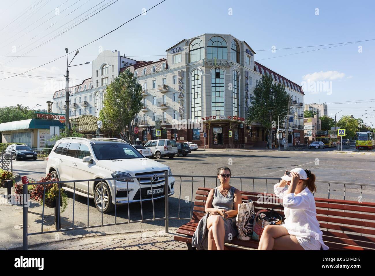 Jewpatoria, Krim, Russland-7. September 2019: Das Hotel Ukraine auf der Allee Lenin, 42/19 im Kurort Stockfoto