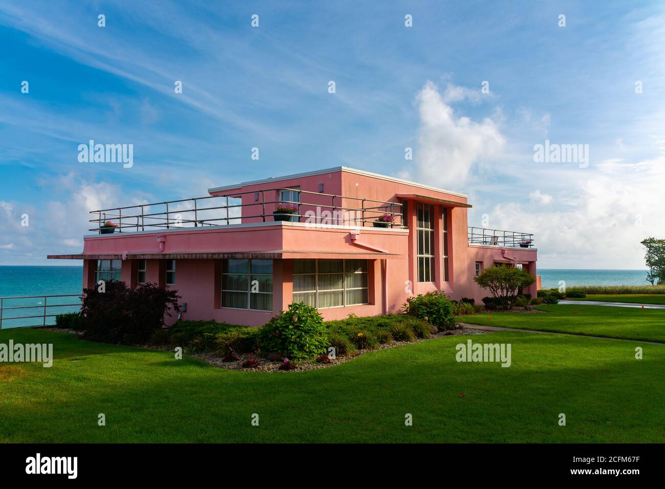 Beverly Shores, Indiana / USA - 2. September 2020: Historisches 1933 Chicago World's Fair Century of Progress Home an einem wunderschönen Sommermorgen Stockfoto