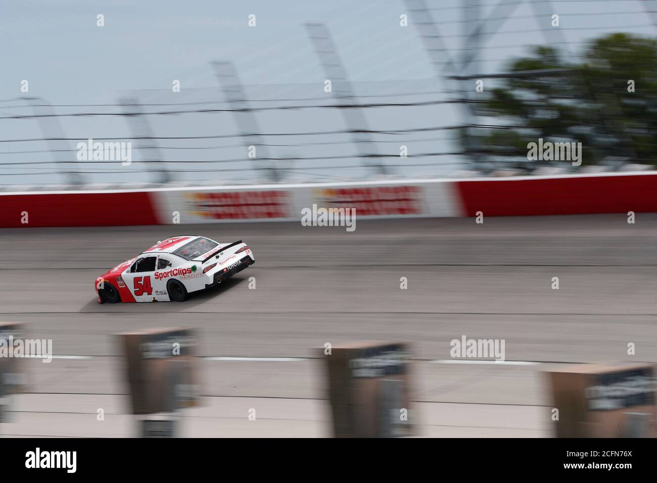 Darlington, South Carolina, USA. September 2020. Denny Hamlin Rennen für den Sport Clips Haircuts VFW 200 auf dem Darlington Raceway in Darlington, South Carolina. Kredit: Stephen A. Arce/ASP/ZUMA Wire/Alamy Live Nachrichten Stockfoto